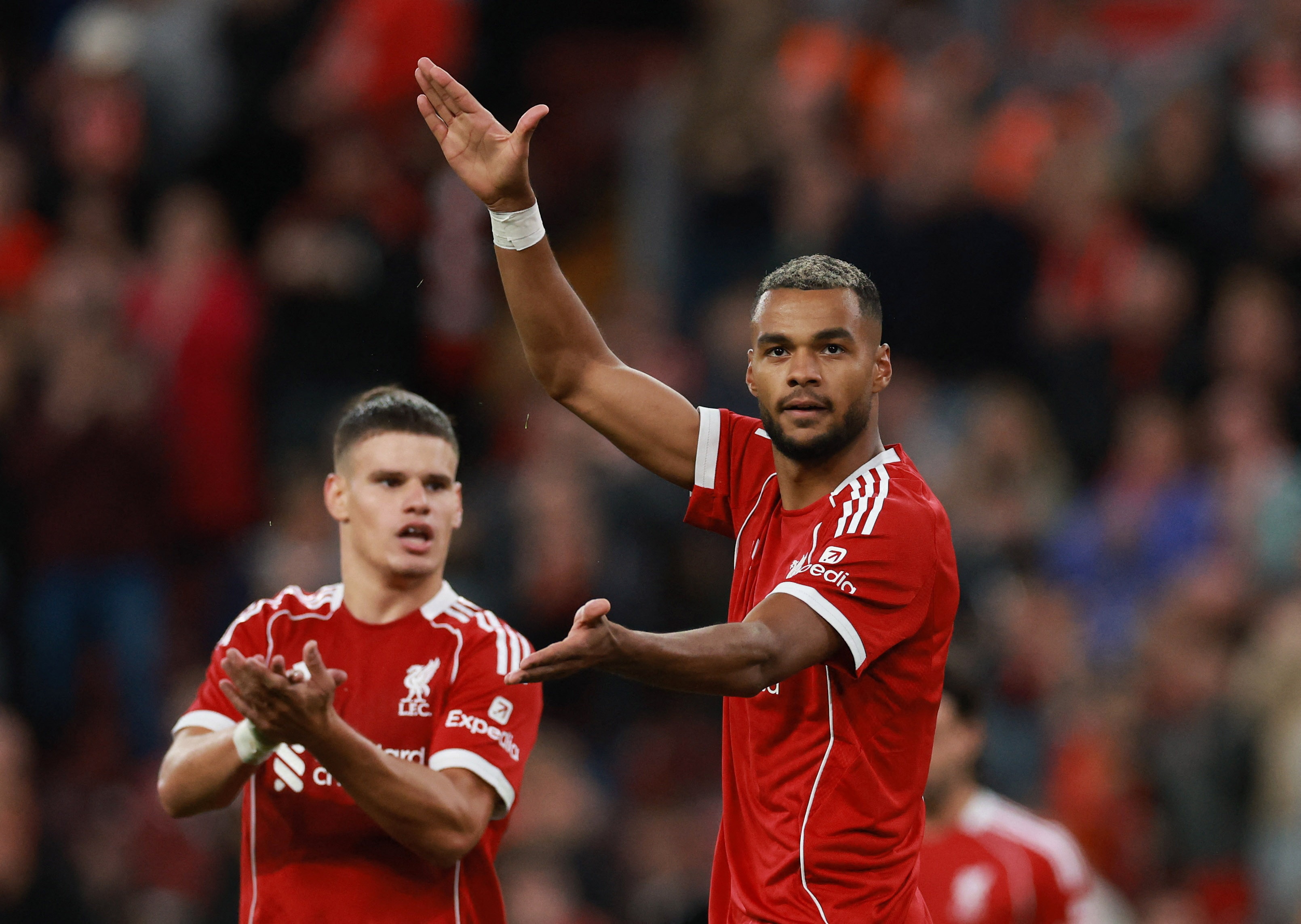 Liverpool mo ra loi di moi cho giao huu he hinh anh