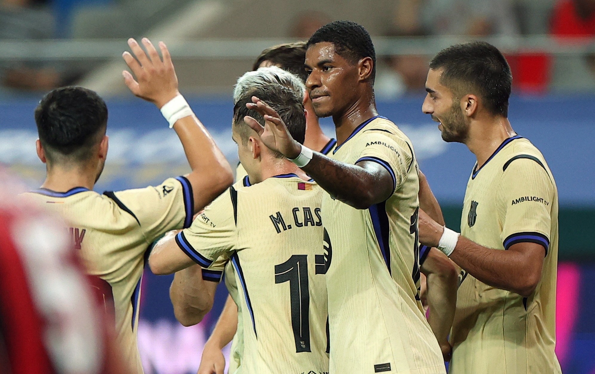 Con ac mong dang ky cau thu chua buong tha Barca hinh anh