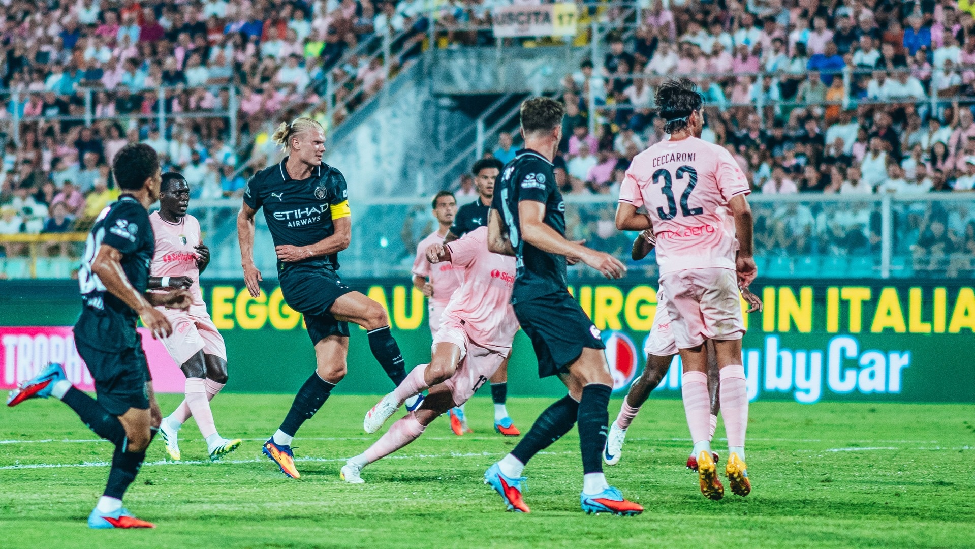 Haaland toa sang giup Man City thang 3-0 hinh anh