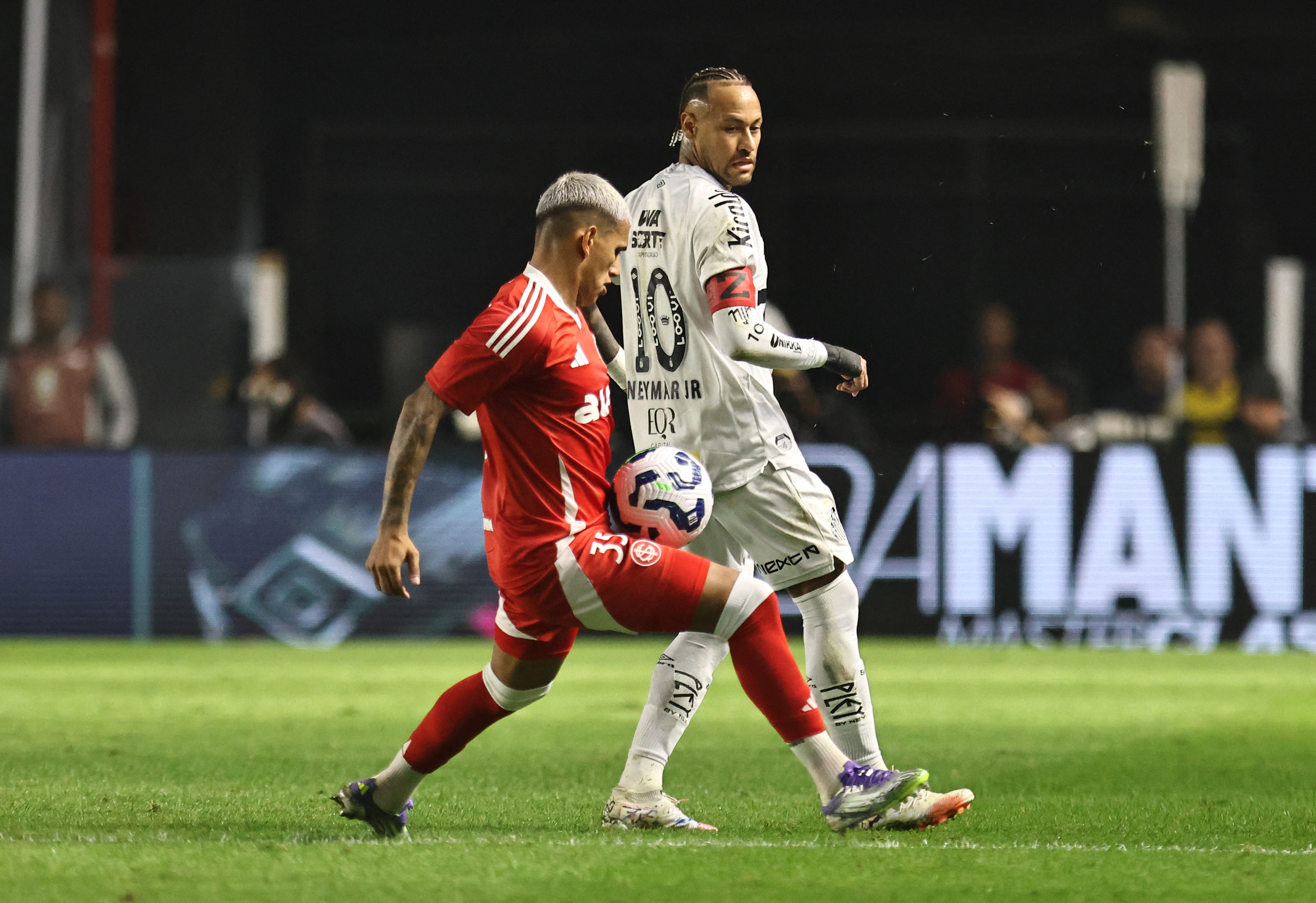 Neymar chua het thoi hinh anh