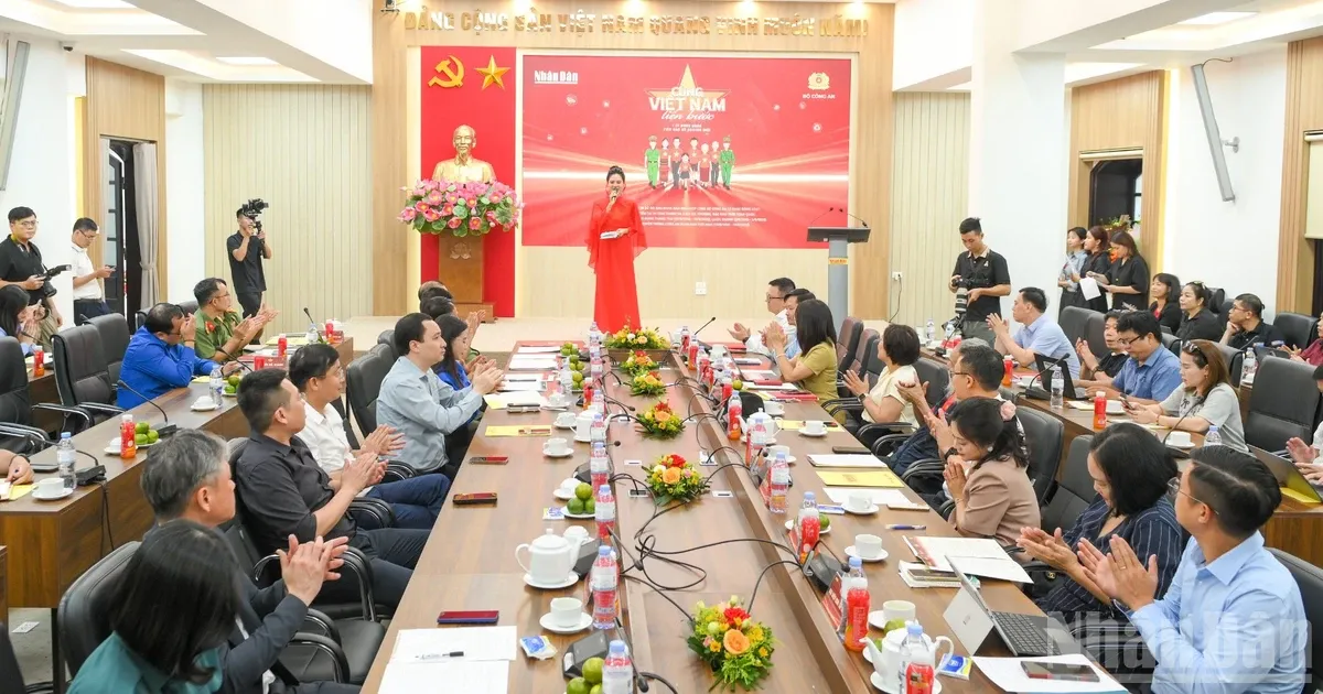 'Cung Viet Nam tien buoc': Lan toa nhung gia tri chua tung co tien le hinh anh