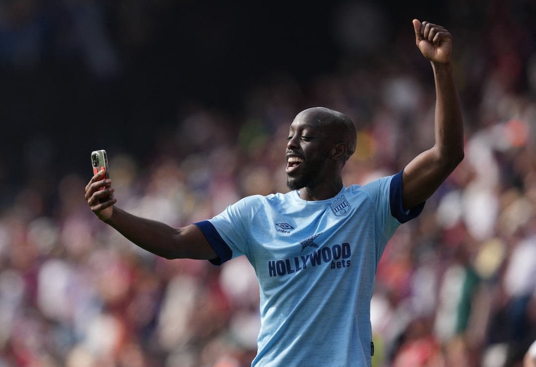 Newcastle dao nguoc tinh the hinh anh