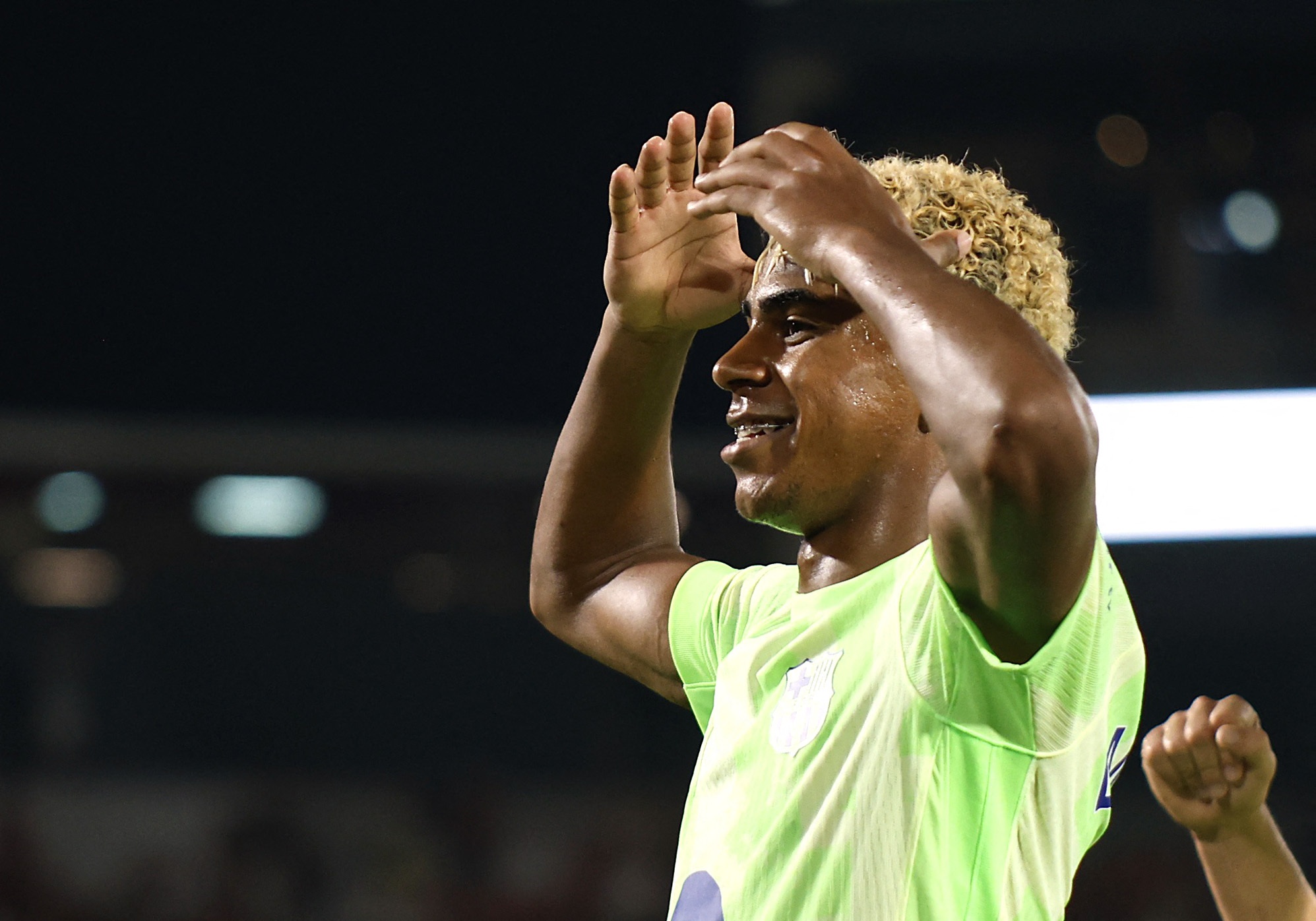 Lamine Yamal va loi canh bao lanh song lung tu Flick hinh anh