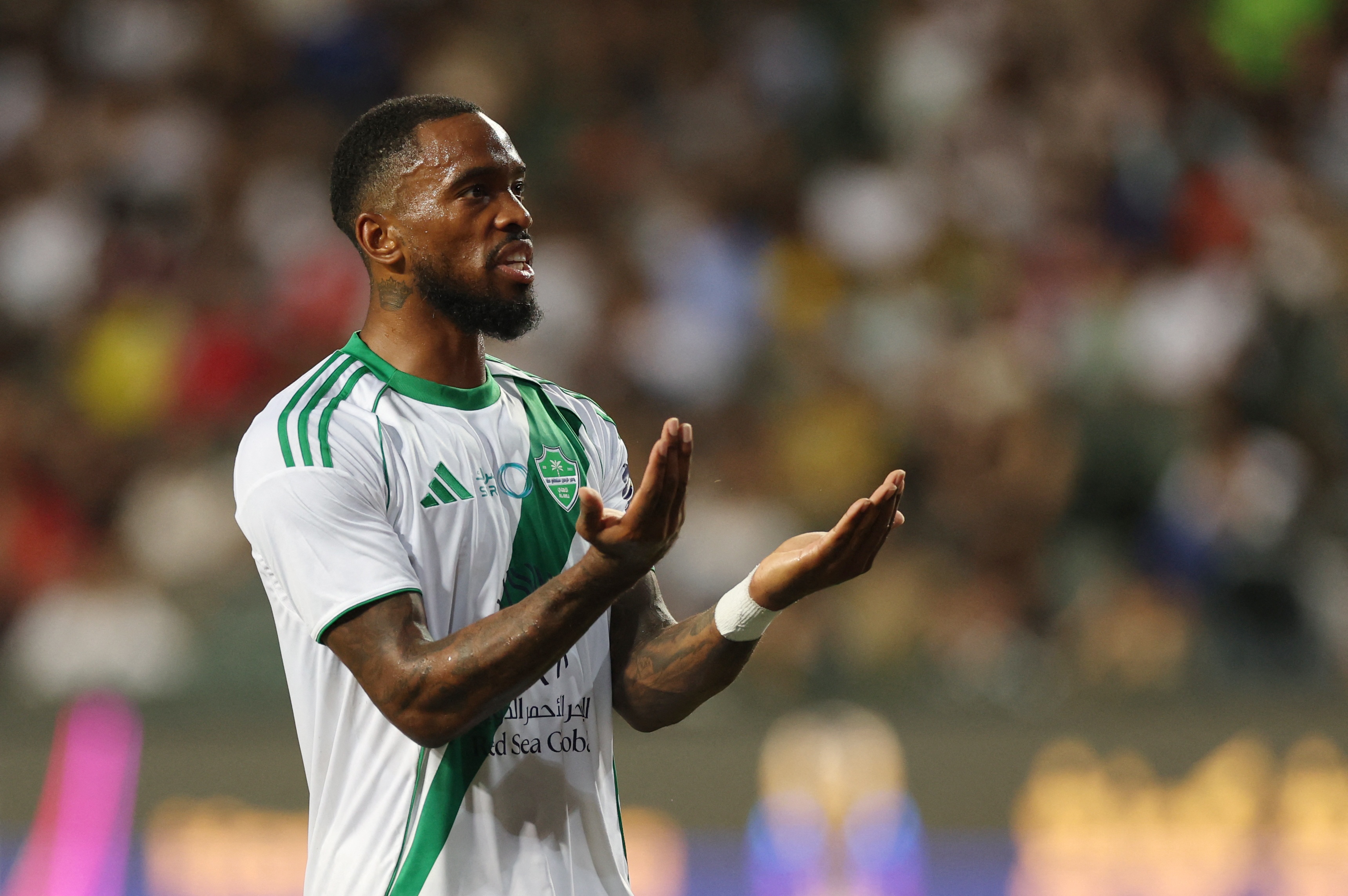 Doi thu cua Ronaldo noi gian hinh anh