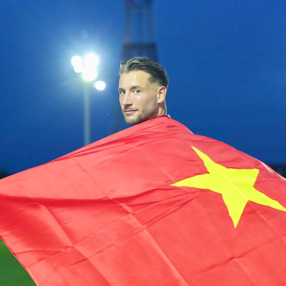 'Chien binh' Ha Lan thach thuc V.League hinh anh