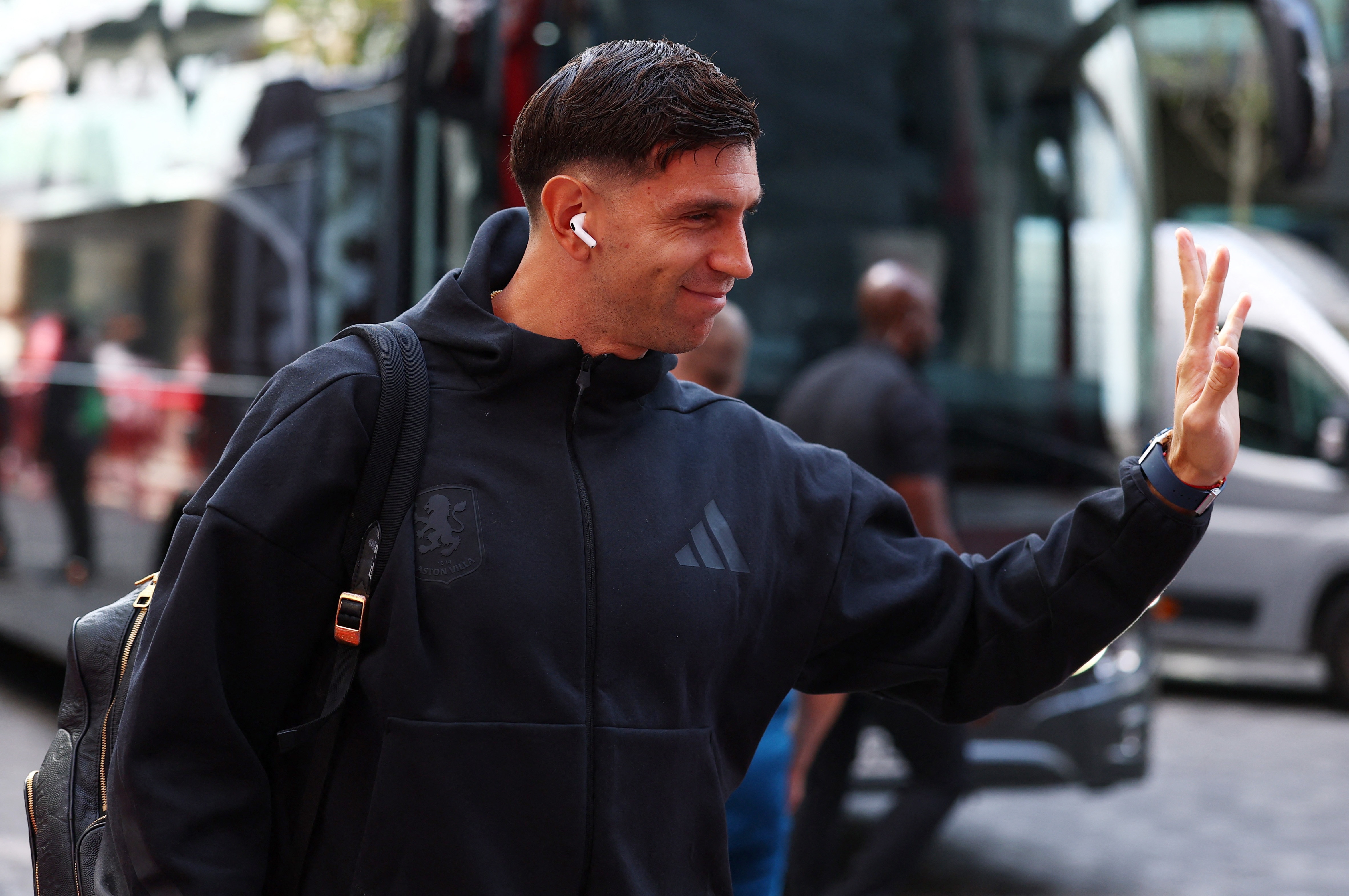 MU du chi 40 trieu bang cho Martinez hinh anh