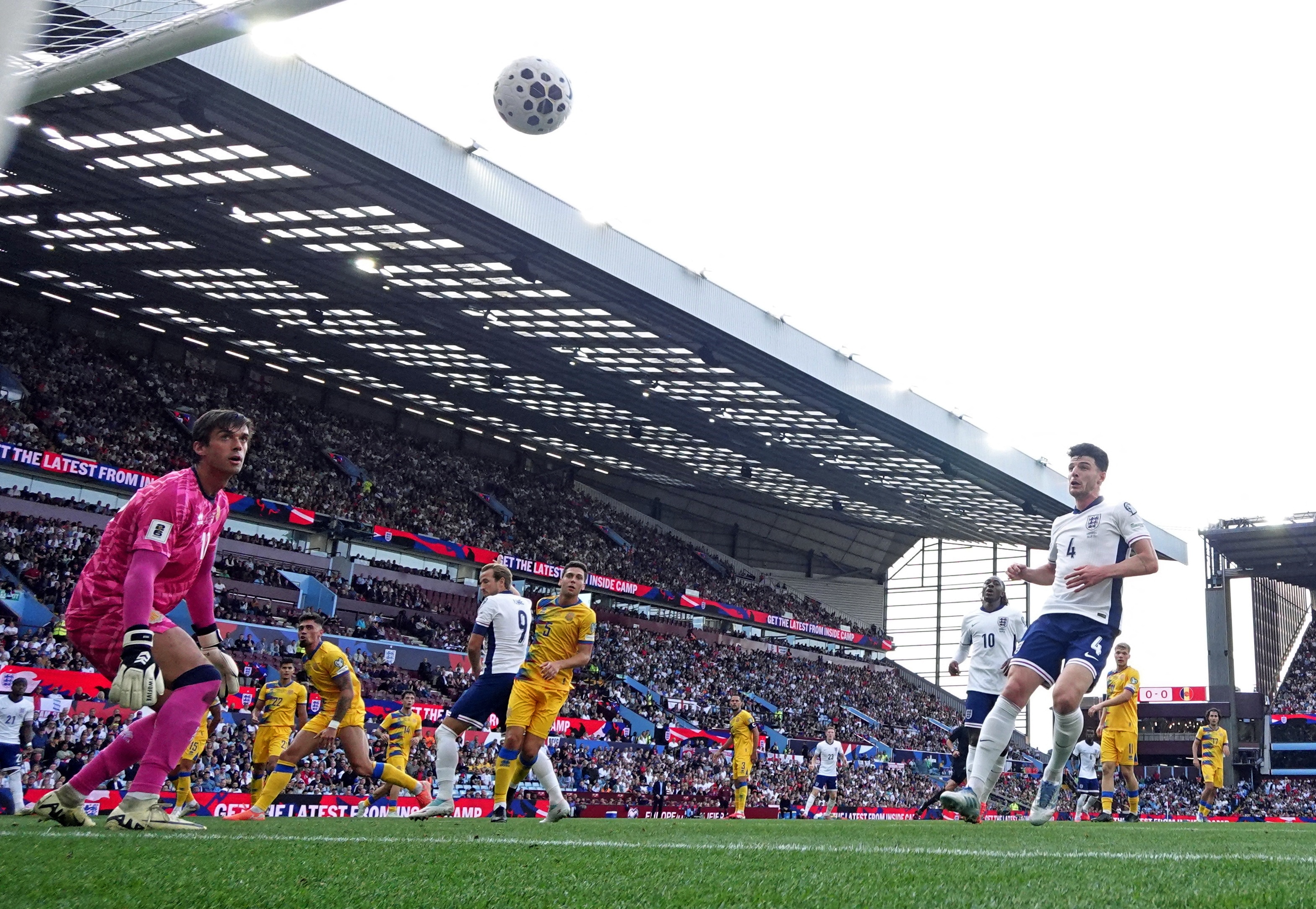 Vi sao tuyen Anh phai nhuong san Wembley? hinh anh