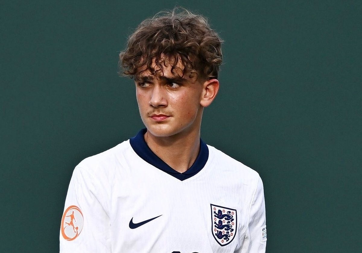 Than dong 15 tuoi Arsenal lap ky luc hinh anh