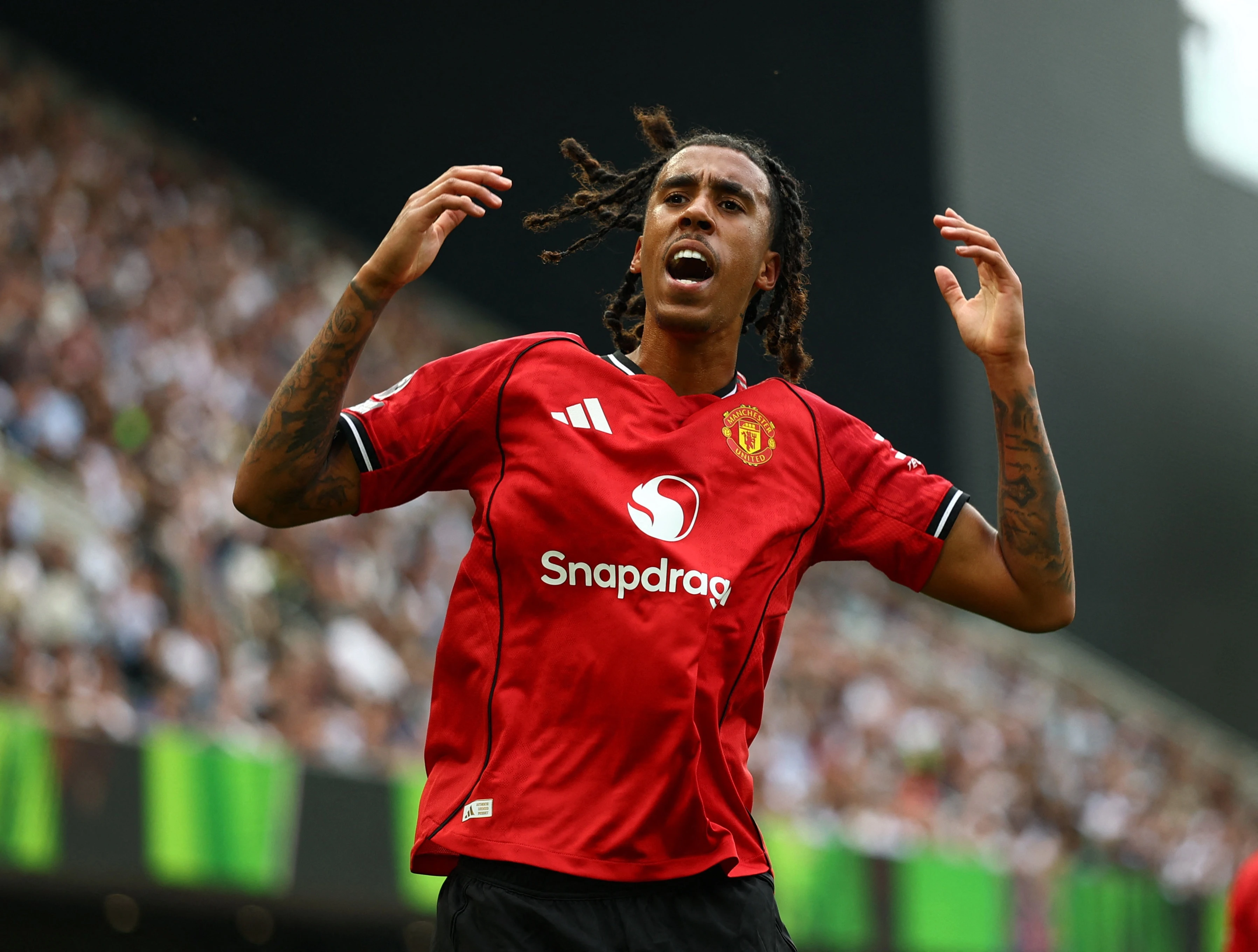 'Leny Yoro la bau vat cua MU' hinh anh