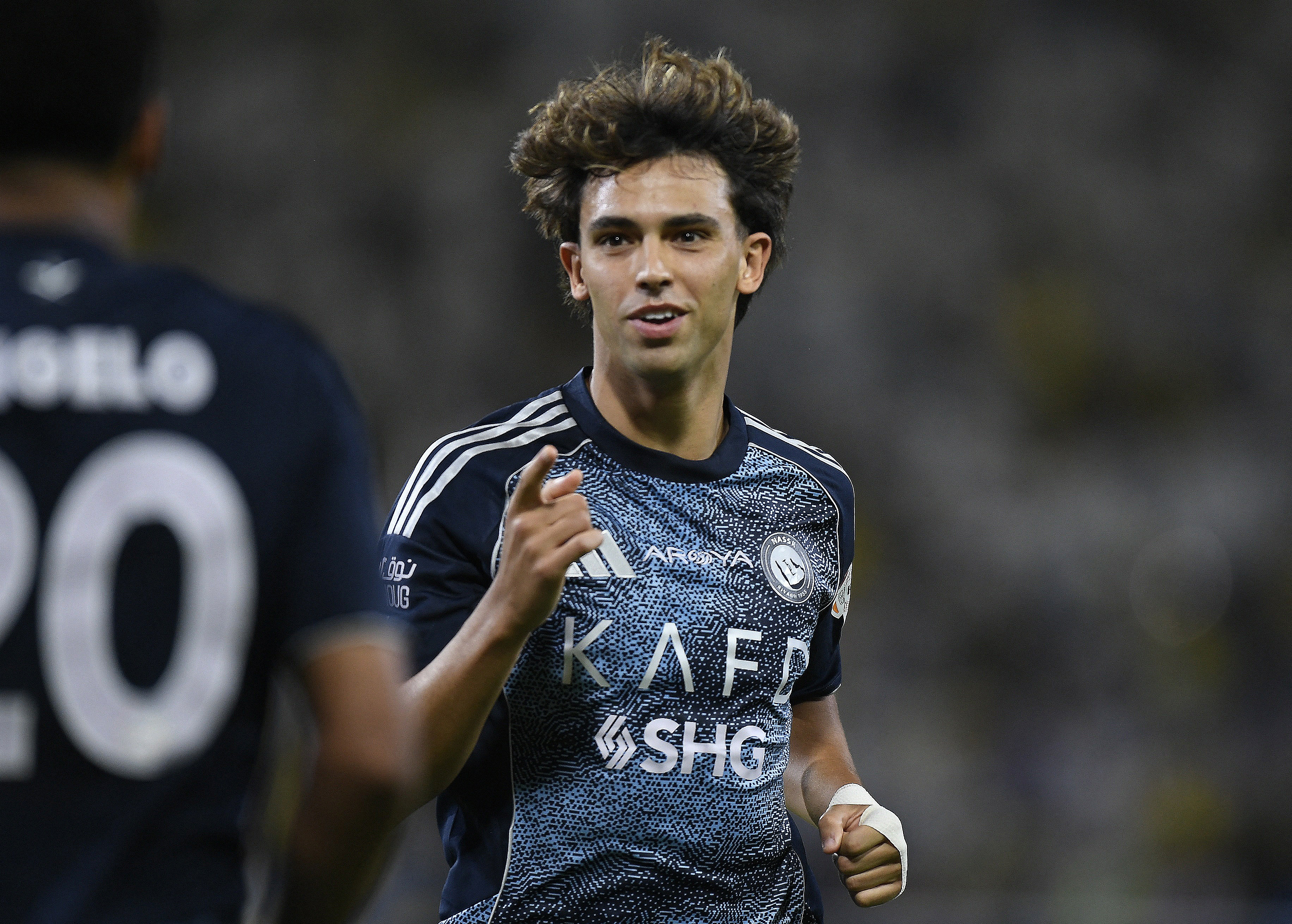 Saudi Arabia thoi bay trat tu cu - 600 trieu euro cho mot mua he hinh anh