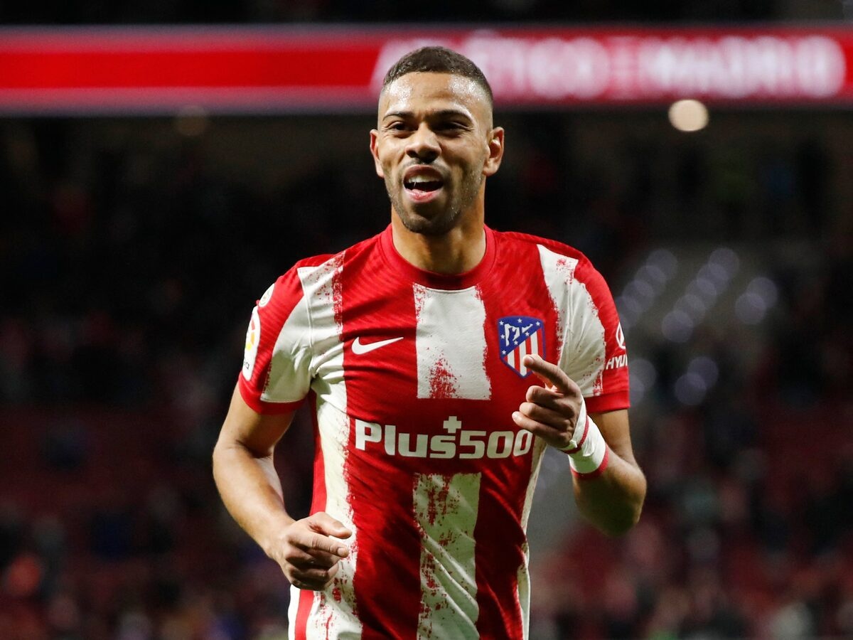 Renan Lodi noi loan hinh anh