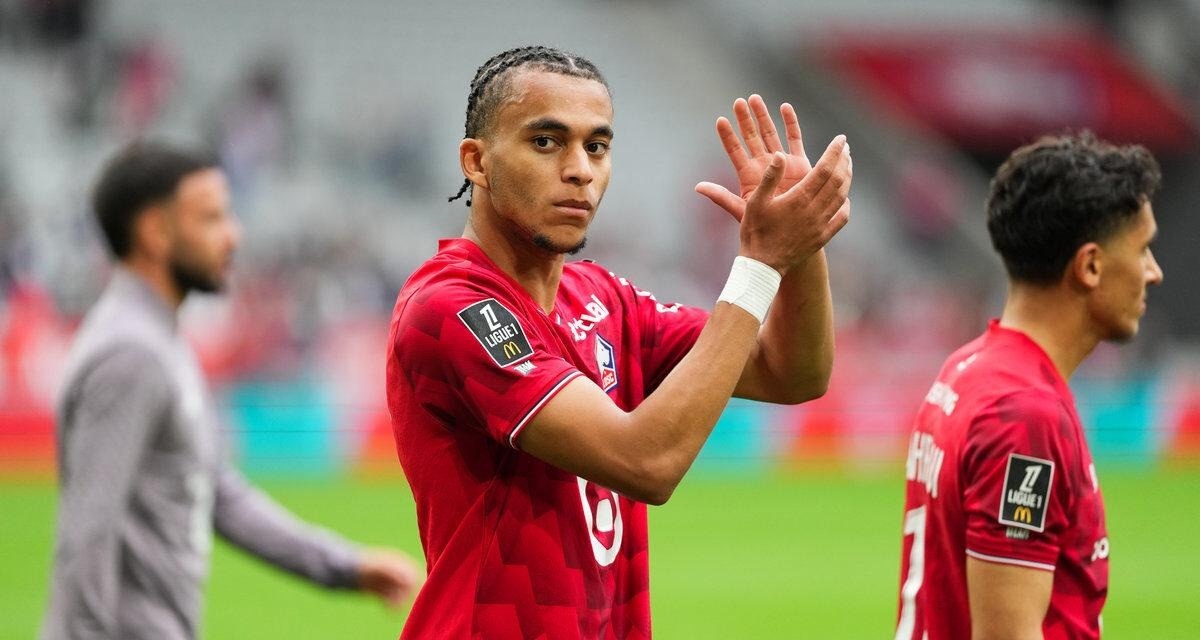 Em trai Mbappe gay sot hinh anh