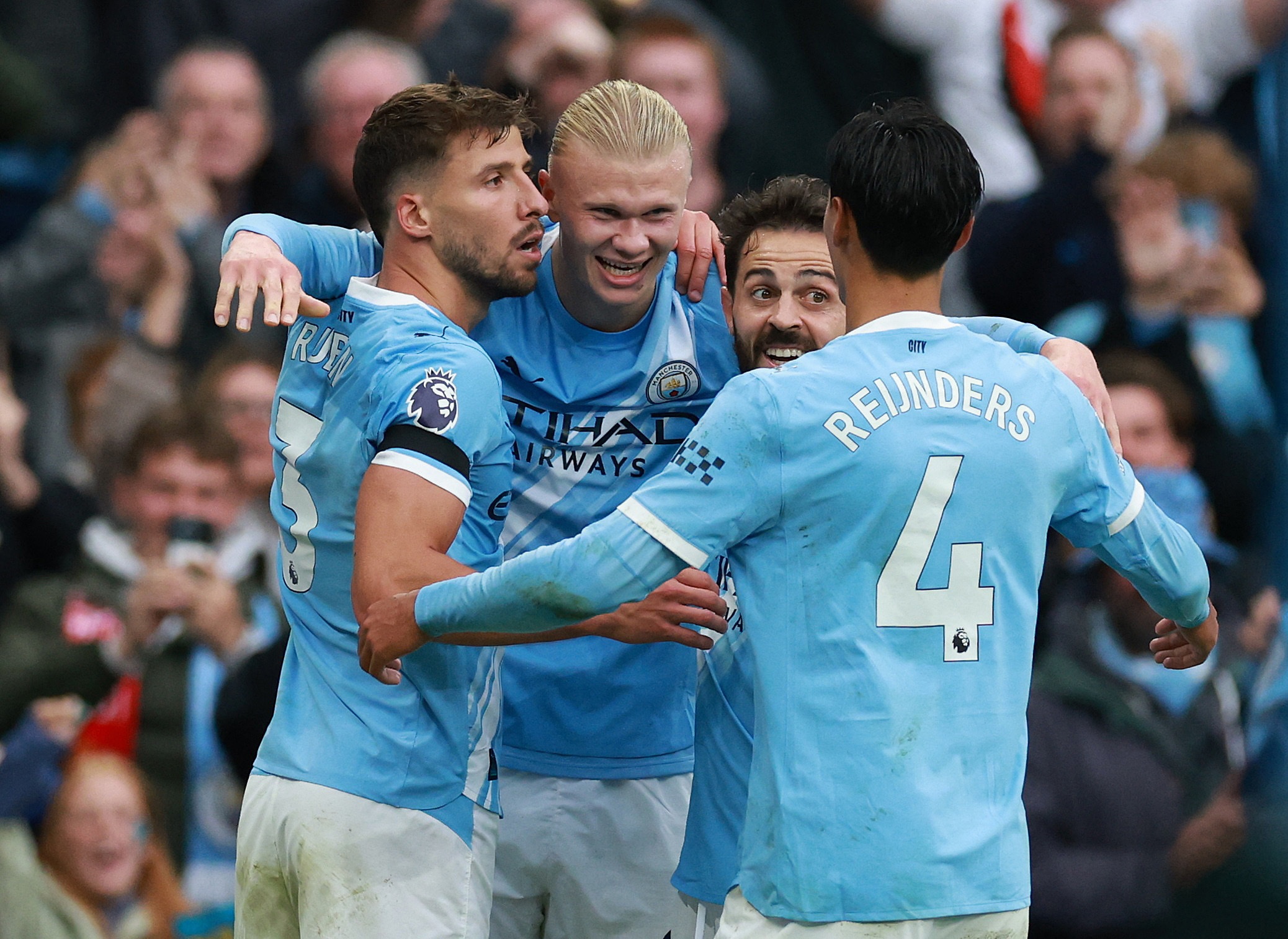 Man City huy diet MU nhu the nao? hinh anh