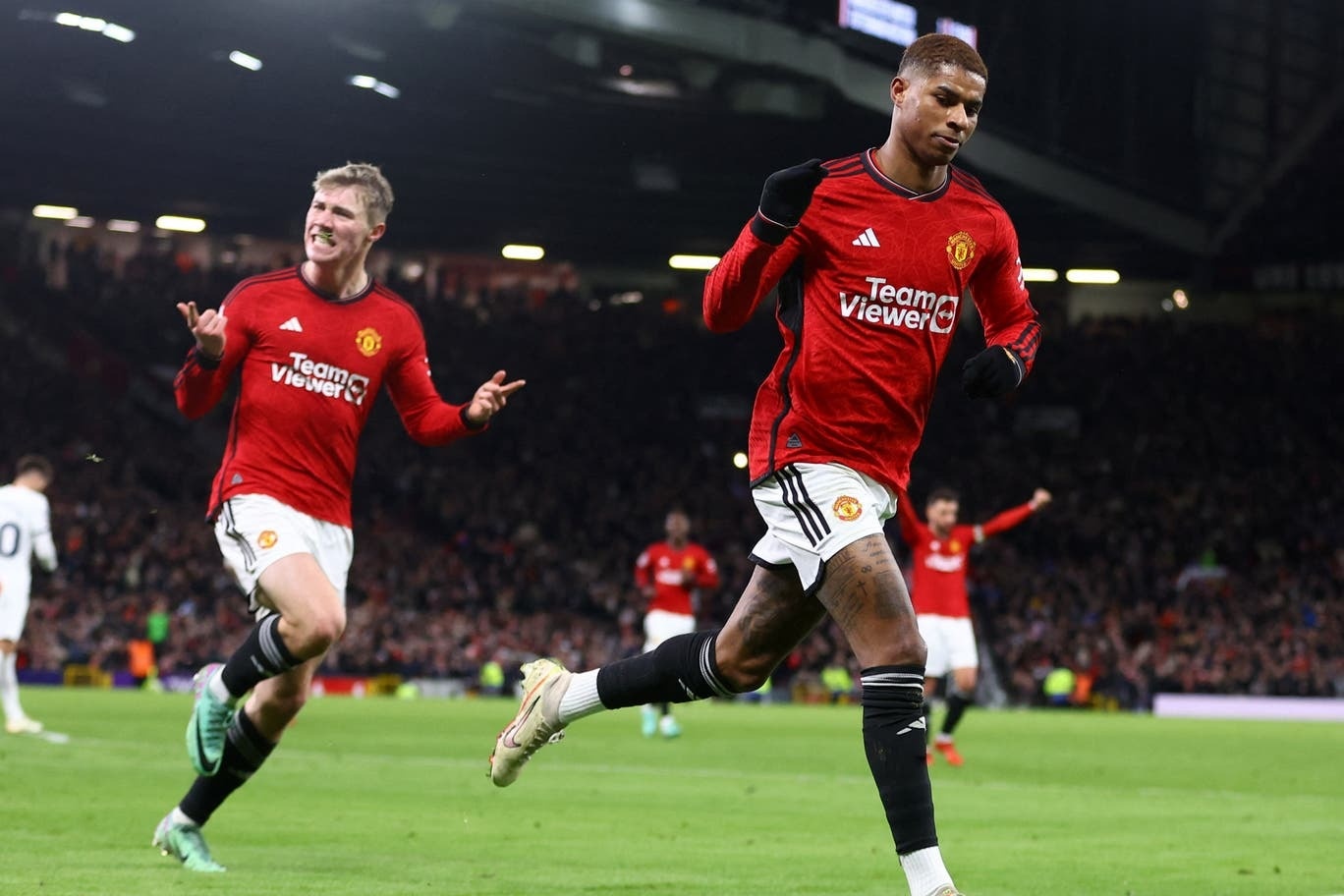 Dan sao MU ung ho Hojlund va Rashford hinh anh