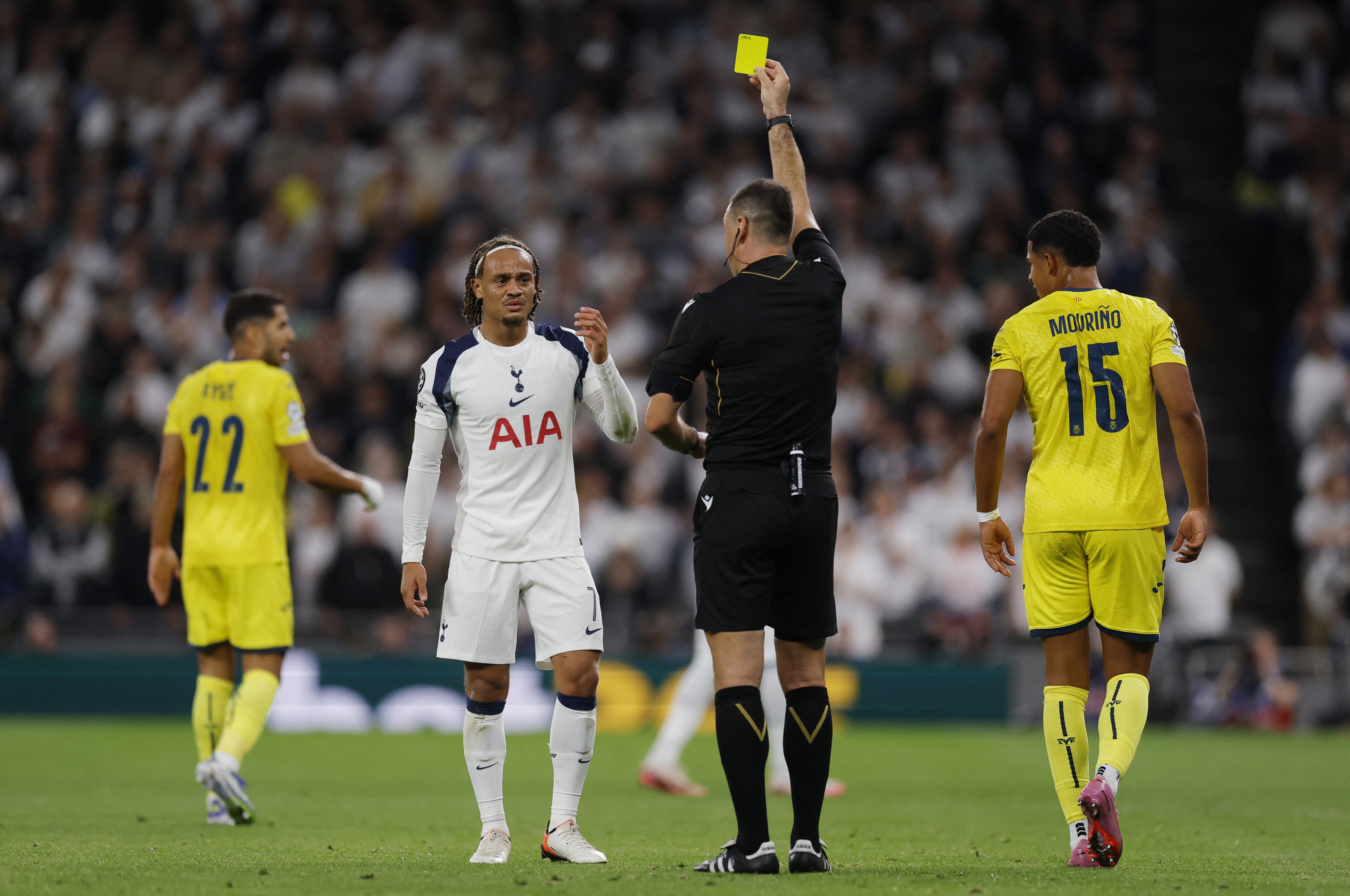 Tham hoa trong tai o Champions League hinh anh