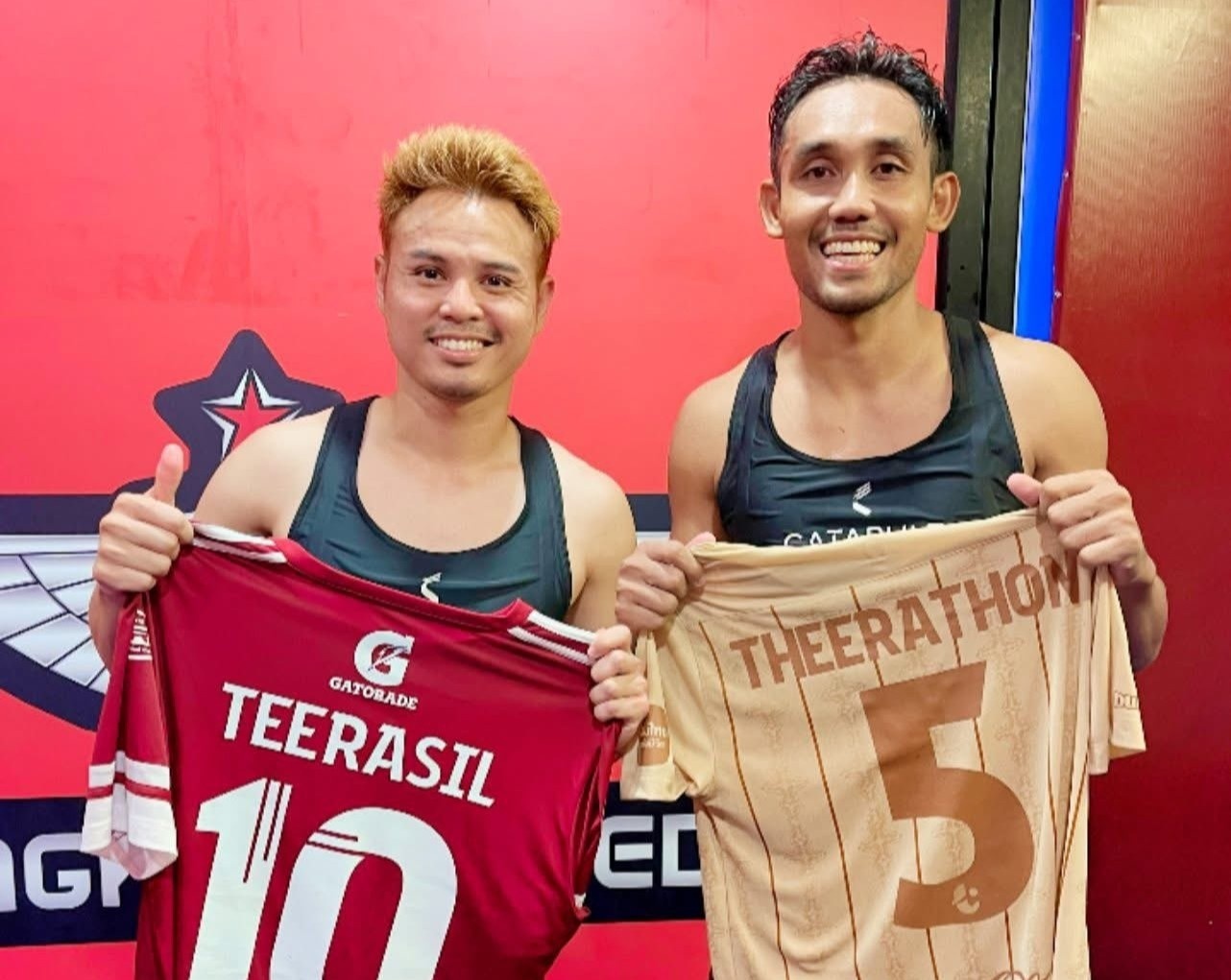 Tuyen Thai Lan gay tranh cai khi loai Theerathon hinh anh