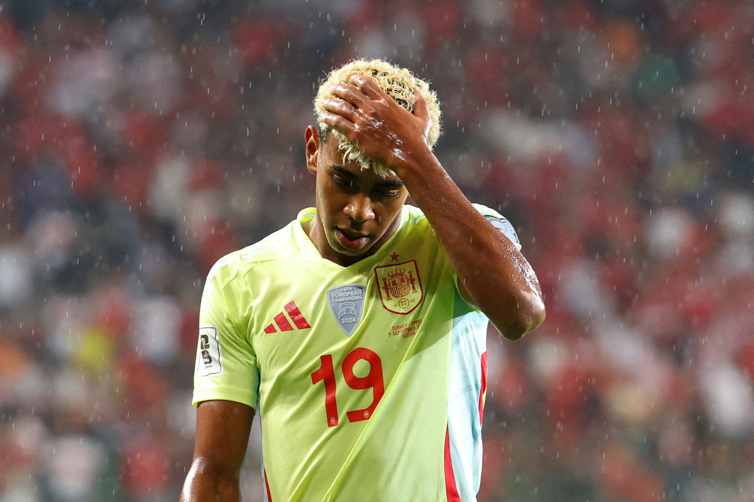 Khong gianh Qua bong vang tot cho Yamal hinh anh