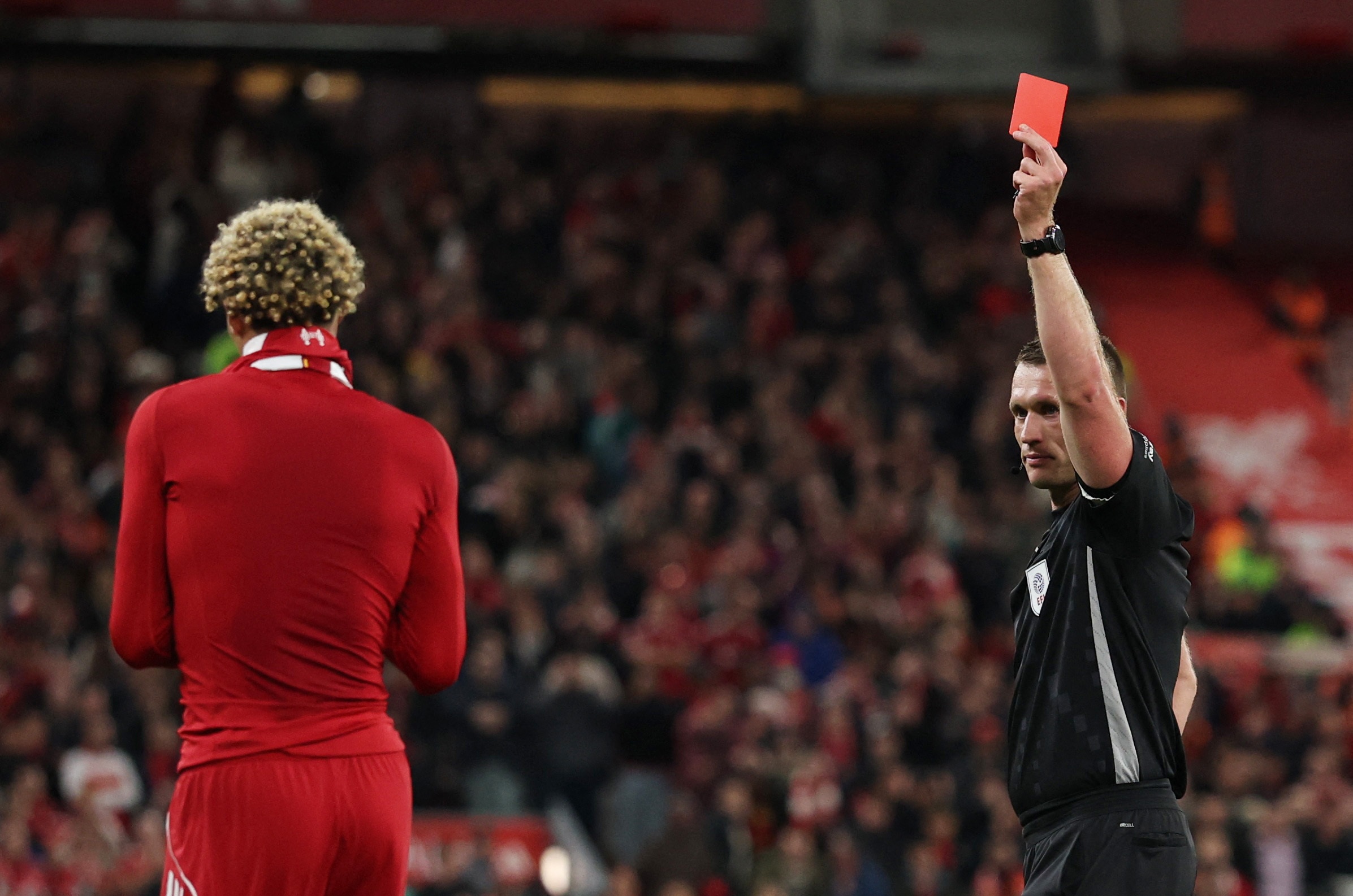 Khoanh khac 'ngu ngoc' khien Ekitike tra gia hinh anh