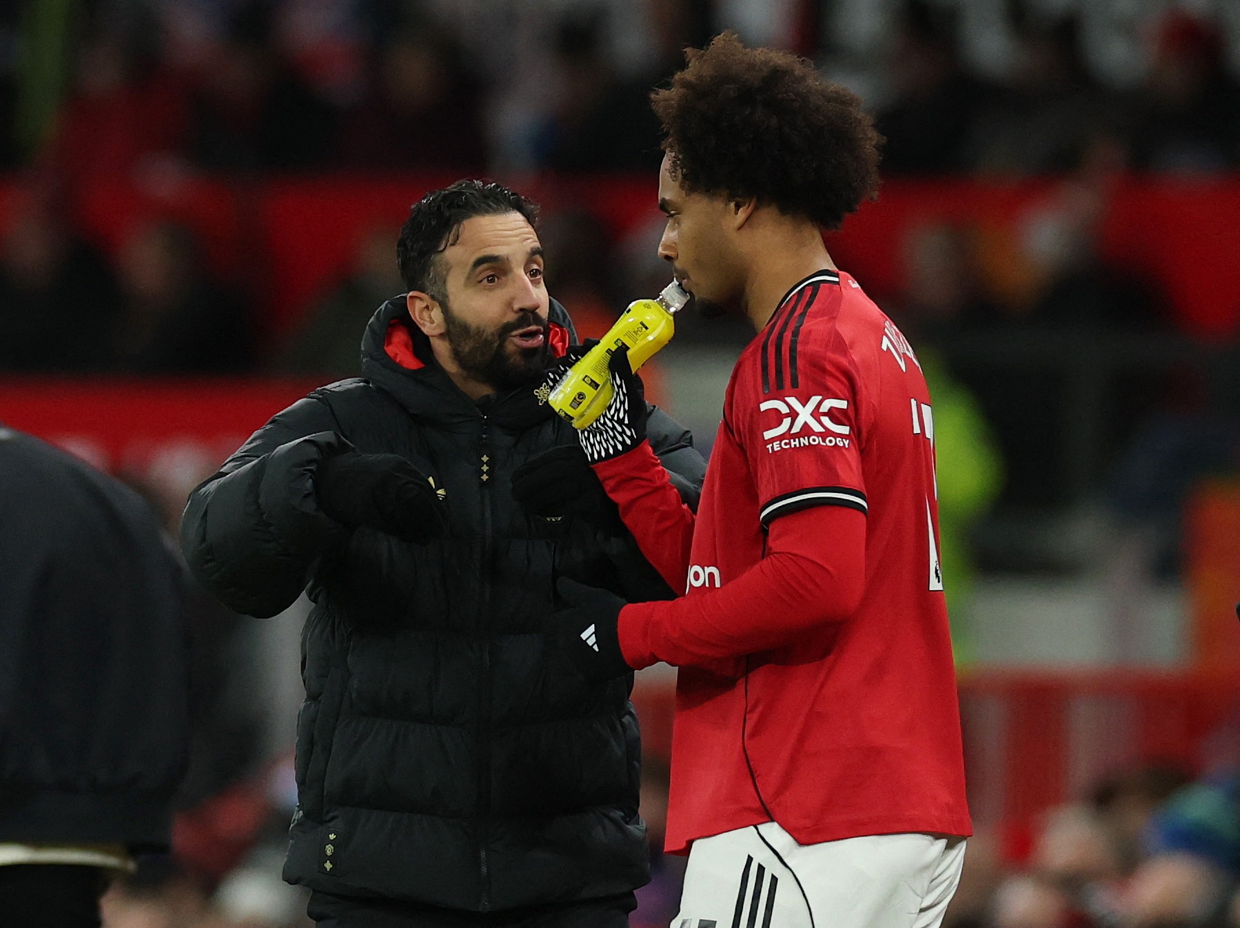 CDV MU bat dau quay lung voi Amorim hinh anh