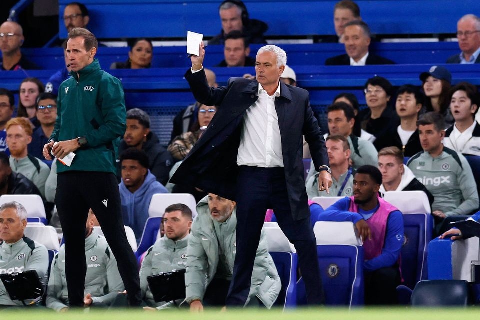 Dung voi xem thuong Mourinho hinh anh