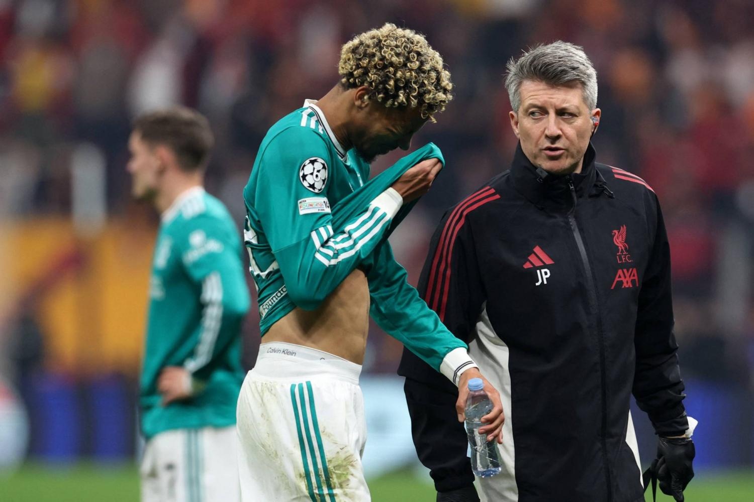 Liverpool bi lot mat na hinh anh