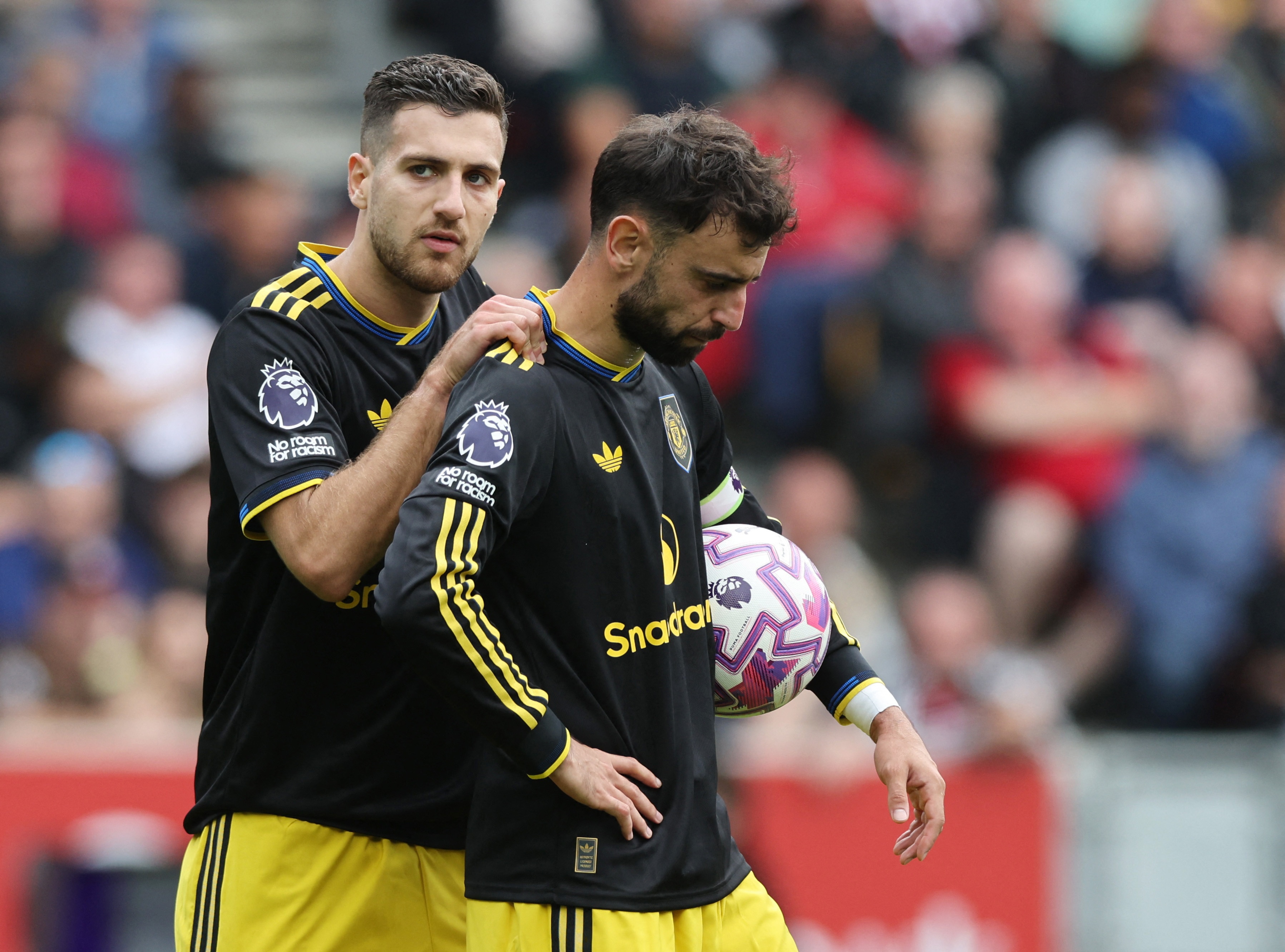 Tu cu nem cua Dalot den triet ly moi tai MU hinh anh