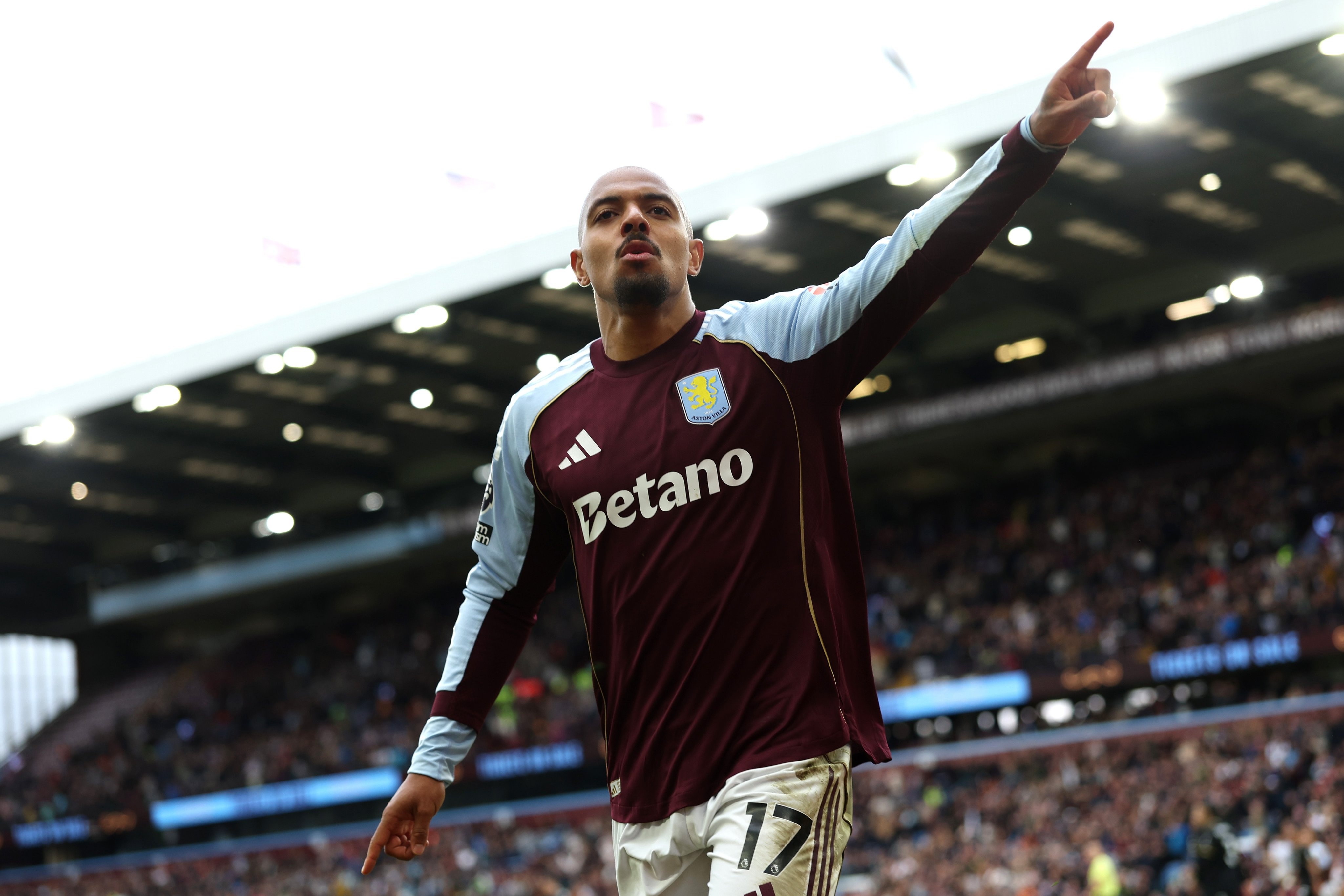 Aston Villa dao nguoc tinh the hinh anh