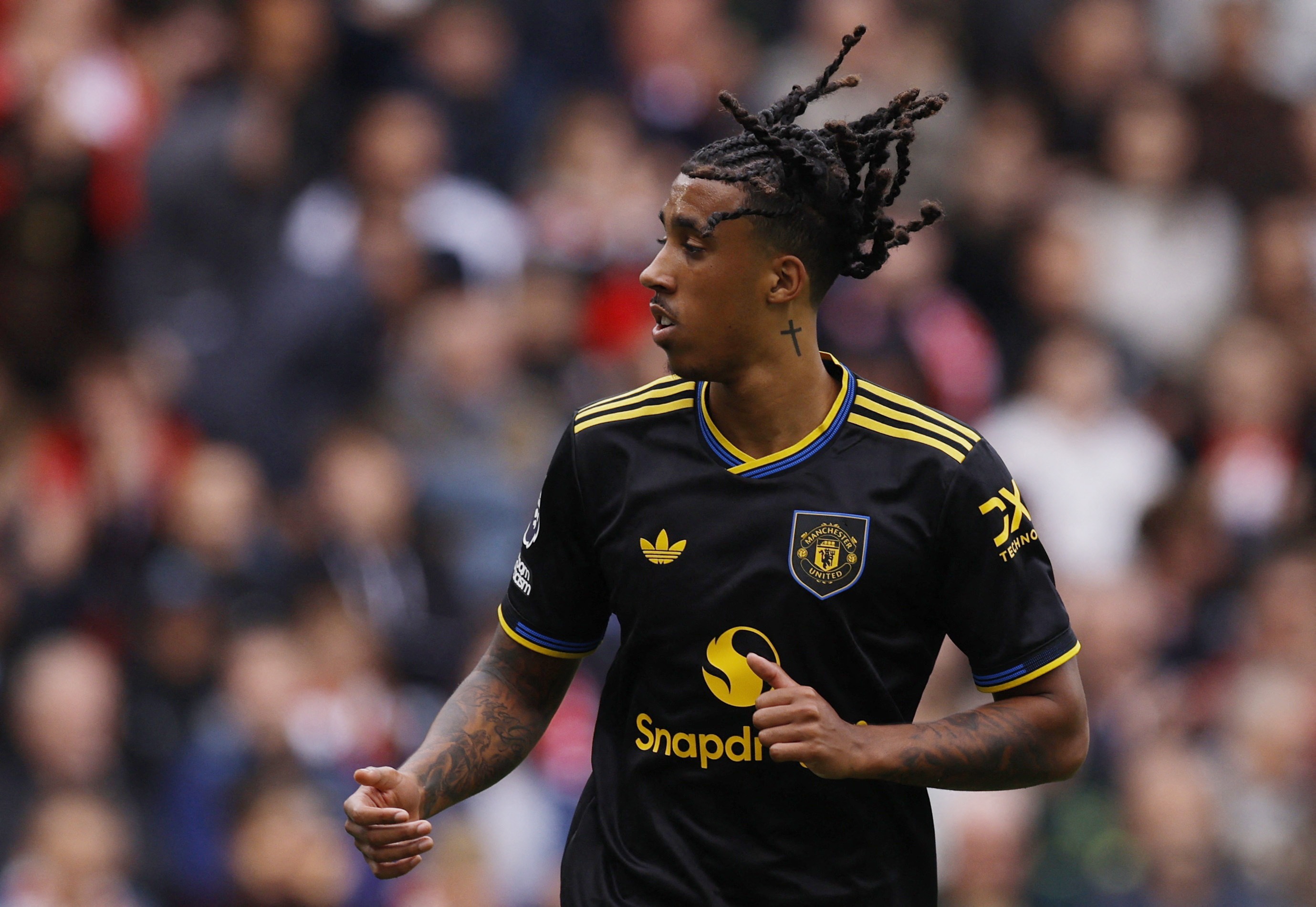 Leny Yoro chang phai cu lua voi MU hinh anh