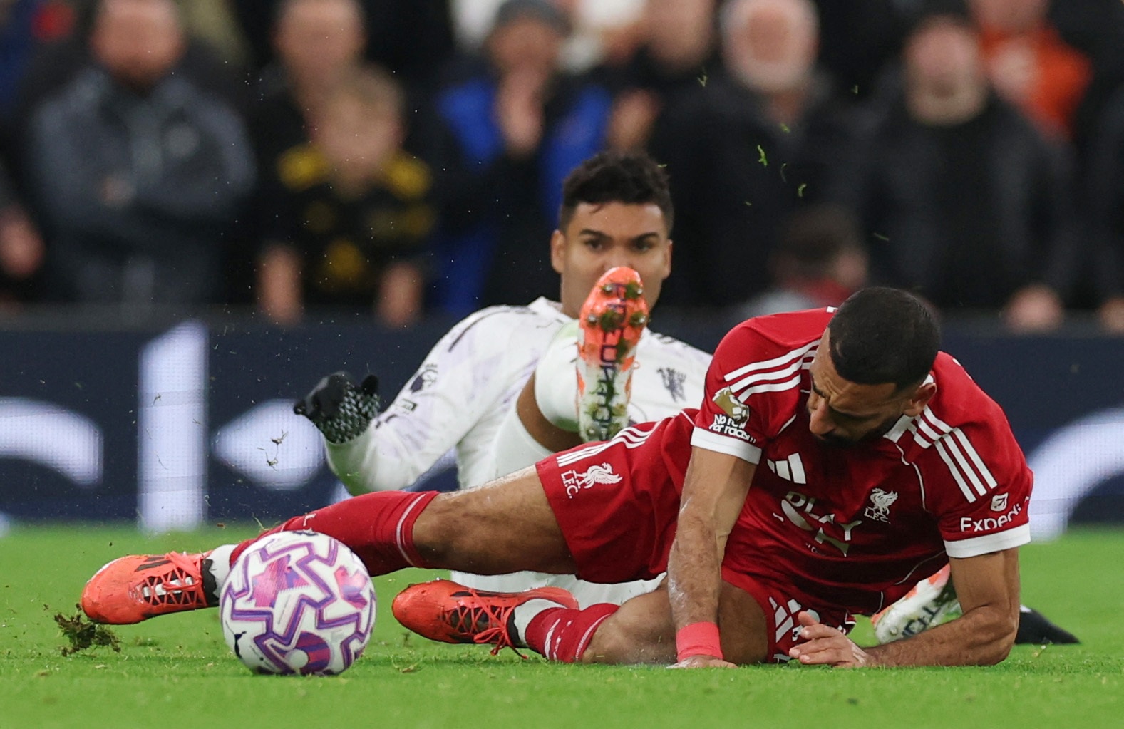 Liverpool tra gia cho hop dong vang hinh anh