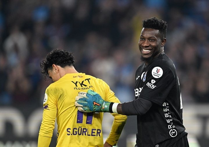 Onana lai ruc sang hinh anh