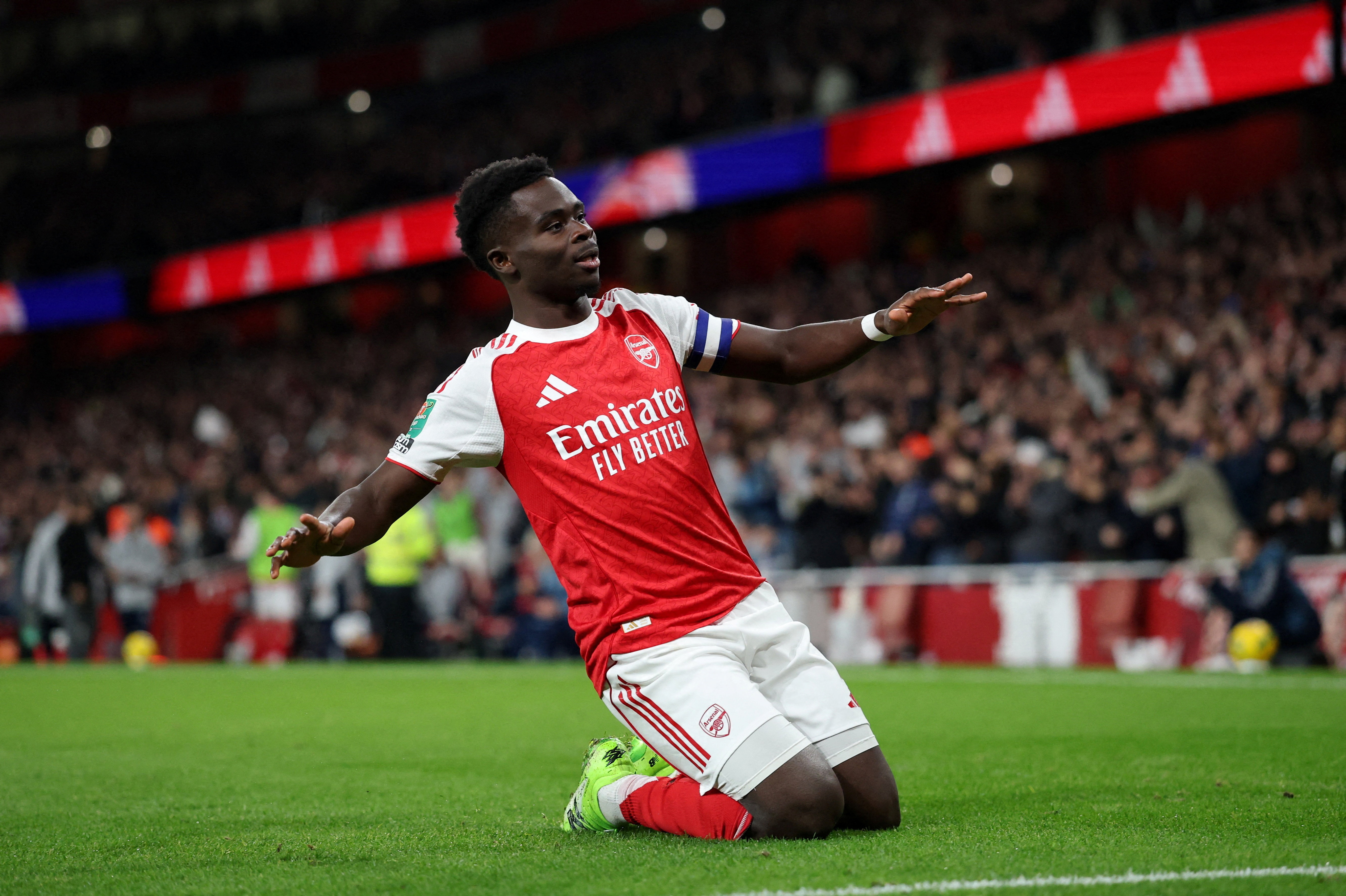 Arsenal di vao lich su voi thang 10 hoan hao hinh anh