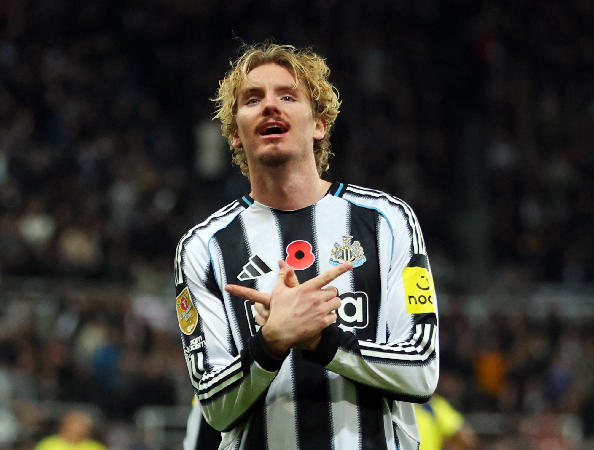 Woltemade khien huyen thoai Bayern be mat hinh anh