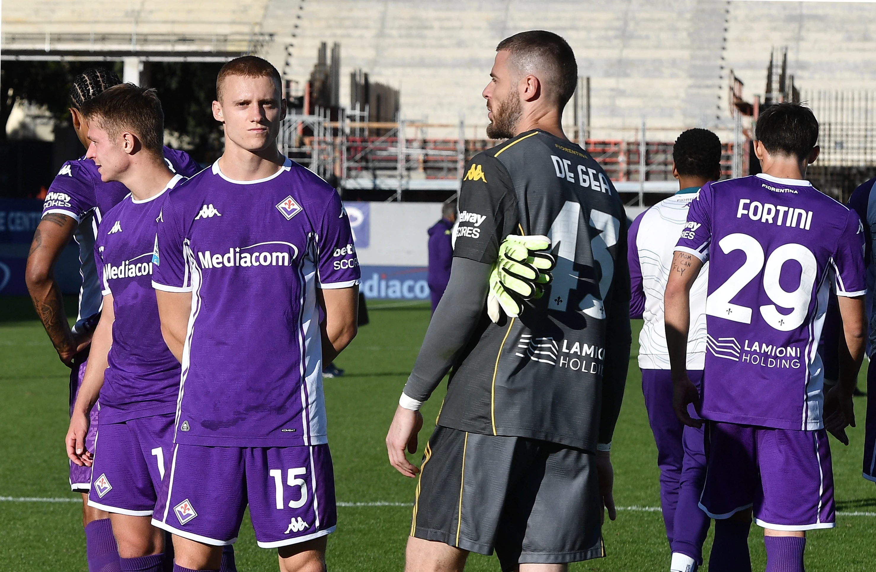 Doi cua De Gea lam nguy hinh anh