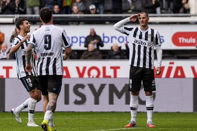 Doi bet bang Ha Lan tao dia chan voi chien thang 8-2 hinh anh