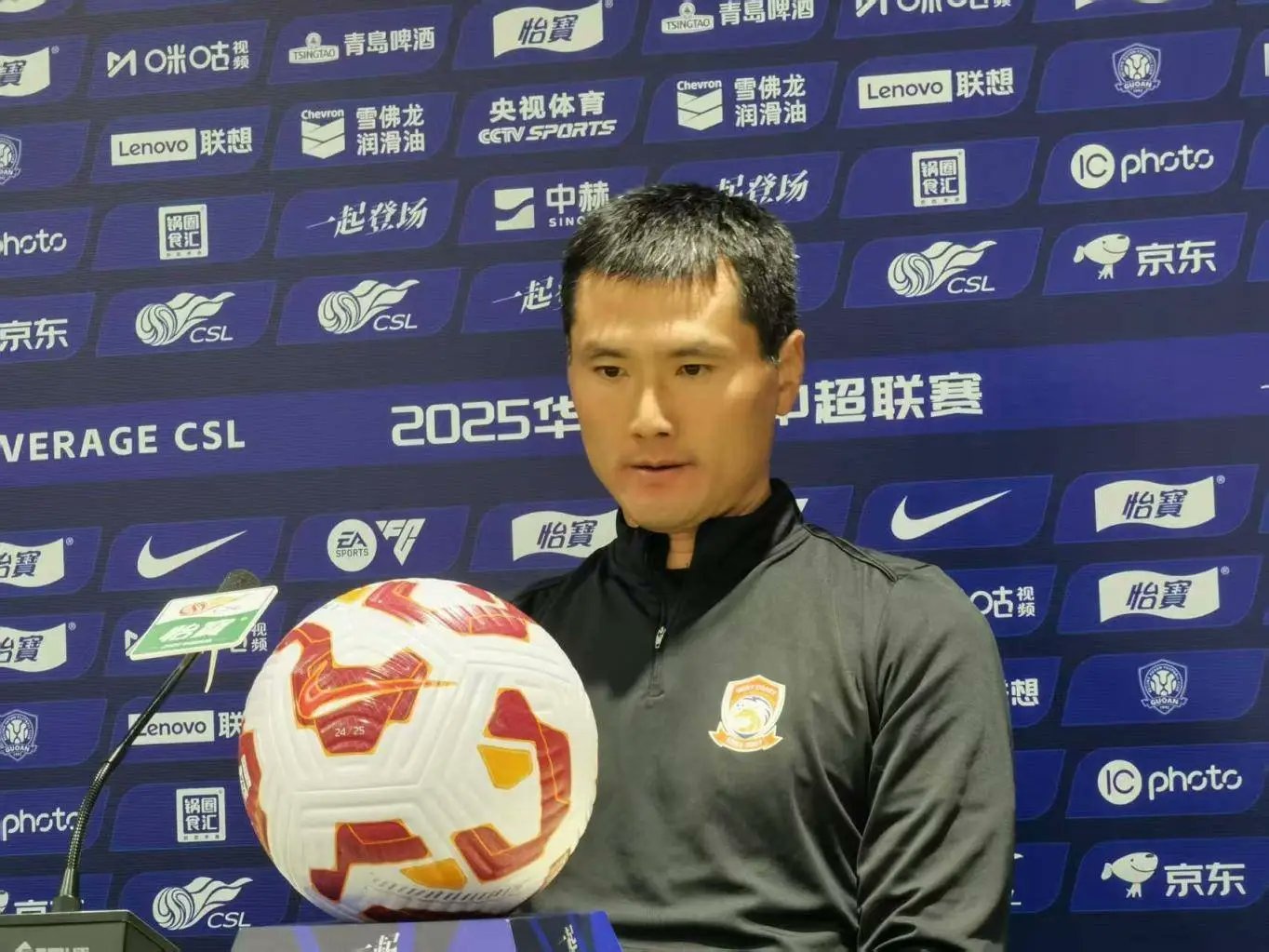 HLV moi cua tuyen Trung Quoc gay tranh cai hinh anh