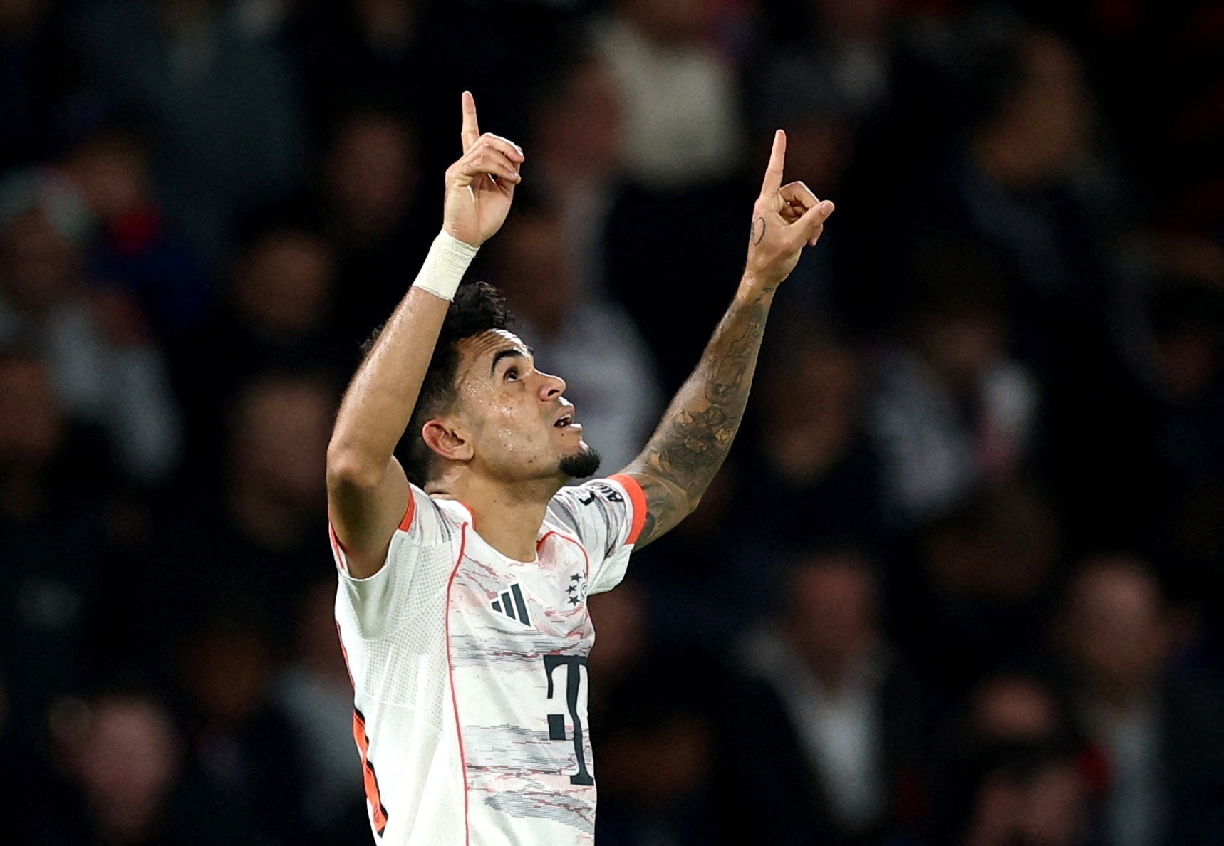 Luis Diaz len tieng hinh anh