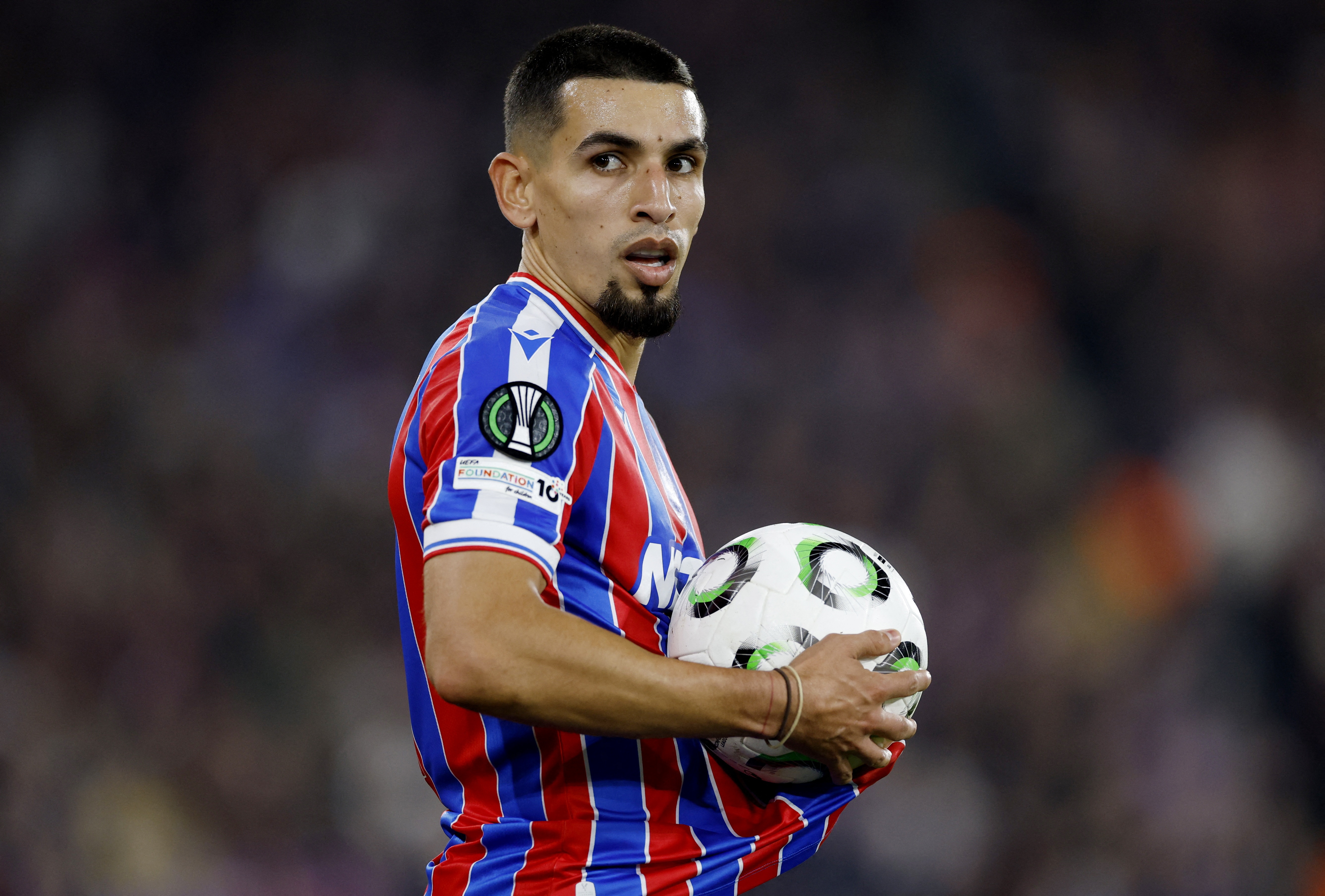 PSG vung tien mua nguoi thay Hakimi hinh anh