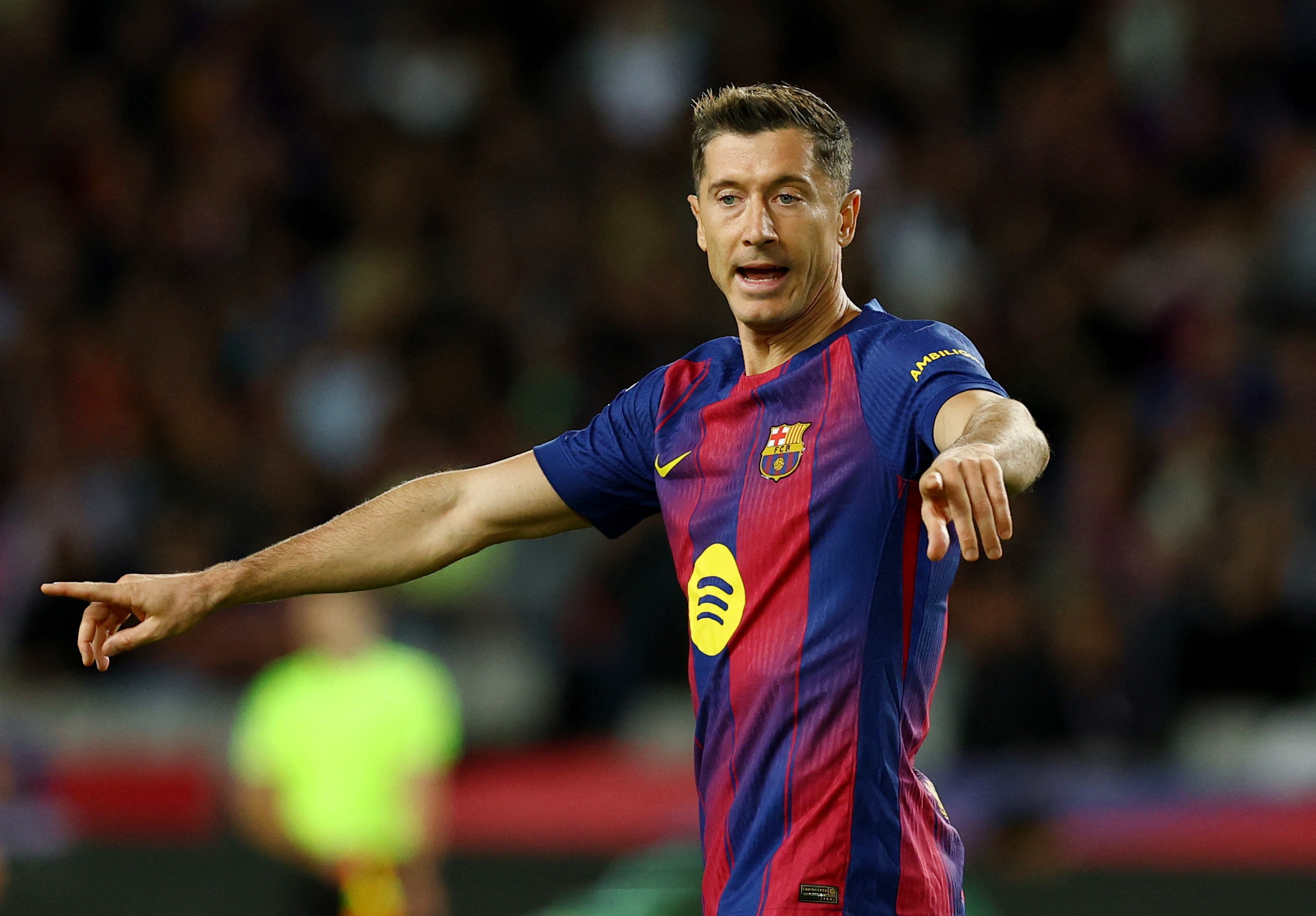Lewandowski quyet o lai Barcelona hinh anh