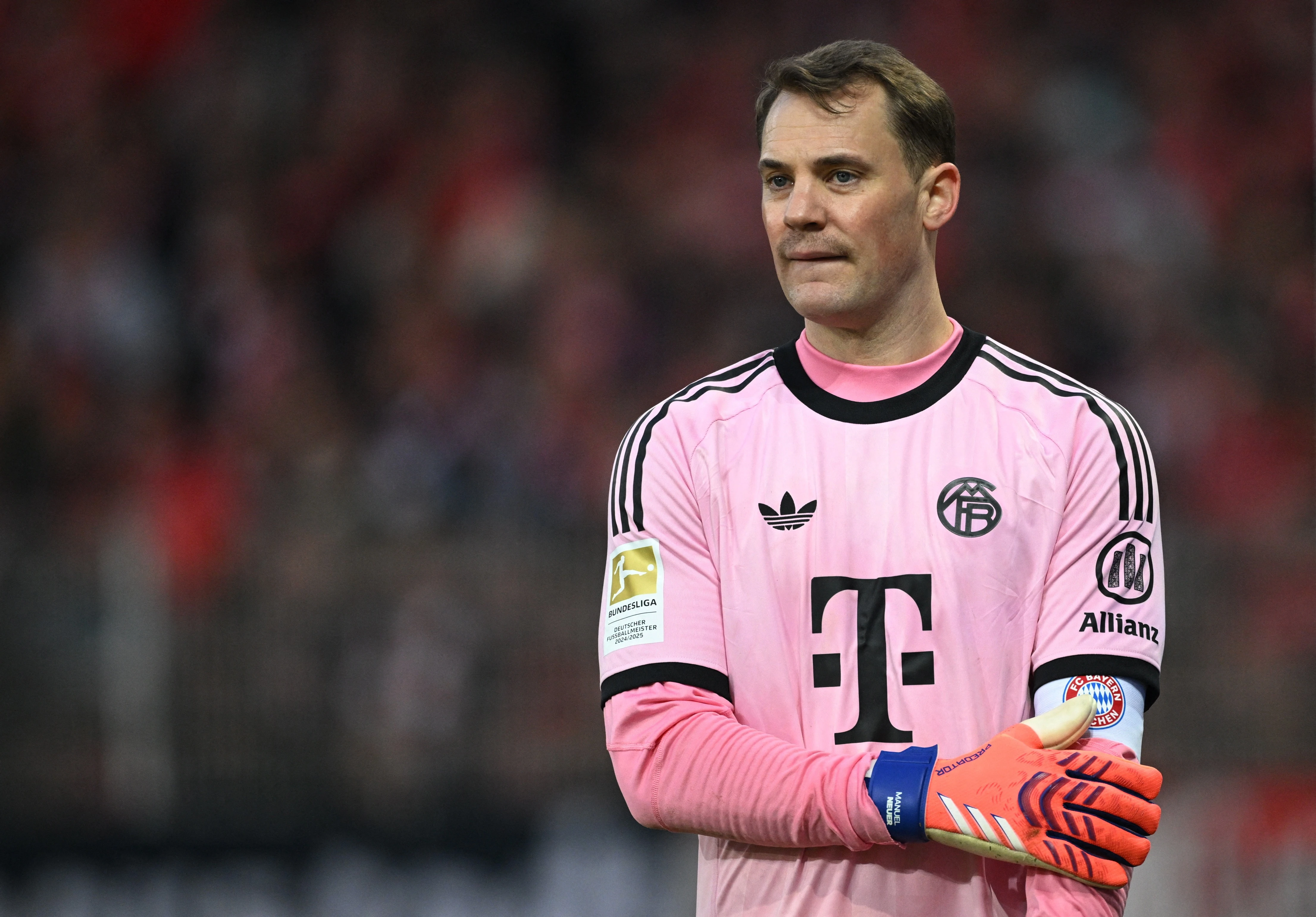 Neuer hoa toi do, Bayern dut mach thang hinh anh