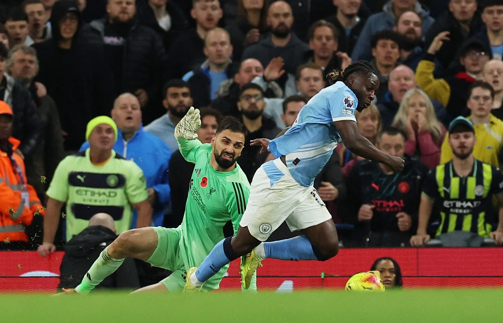 Doku huy diet ca he thong phong ngu Liverpool hinh anh