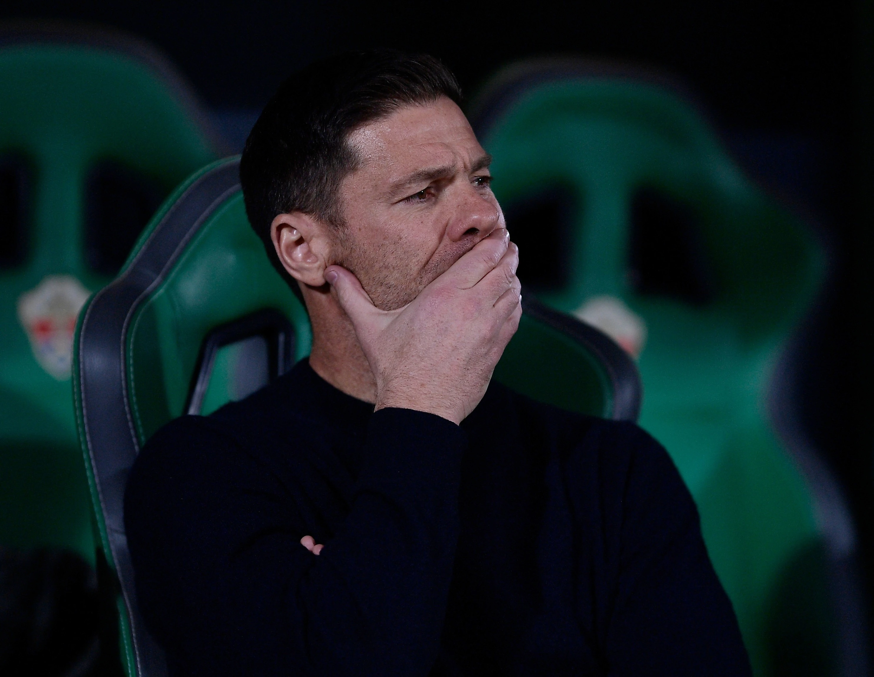 HLV Alonso san sang thay Slot hinh anh