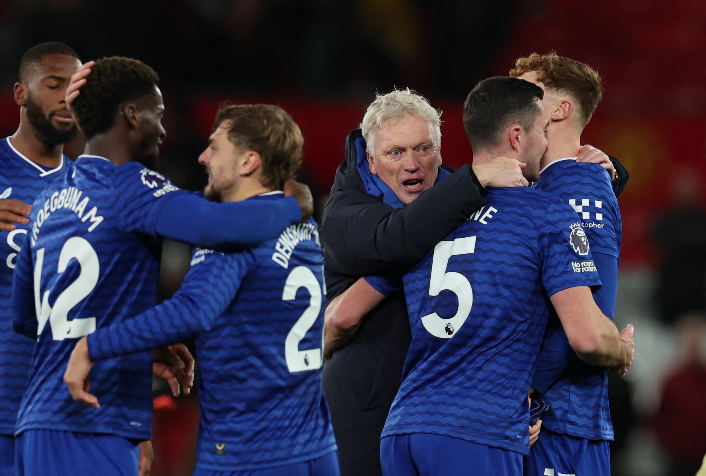 HLV Moyes va Everton di vao lich su hinh anh