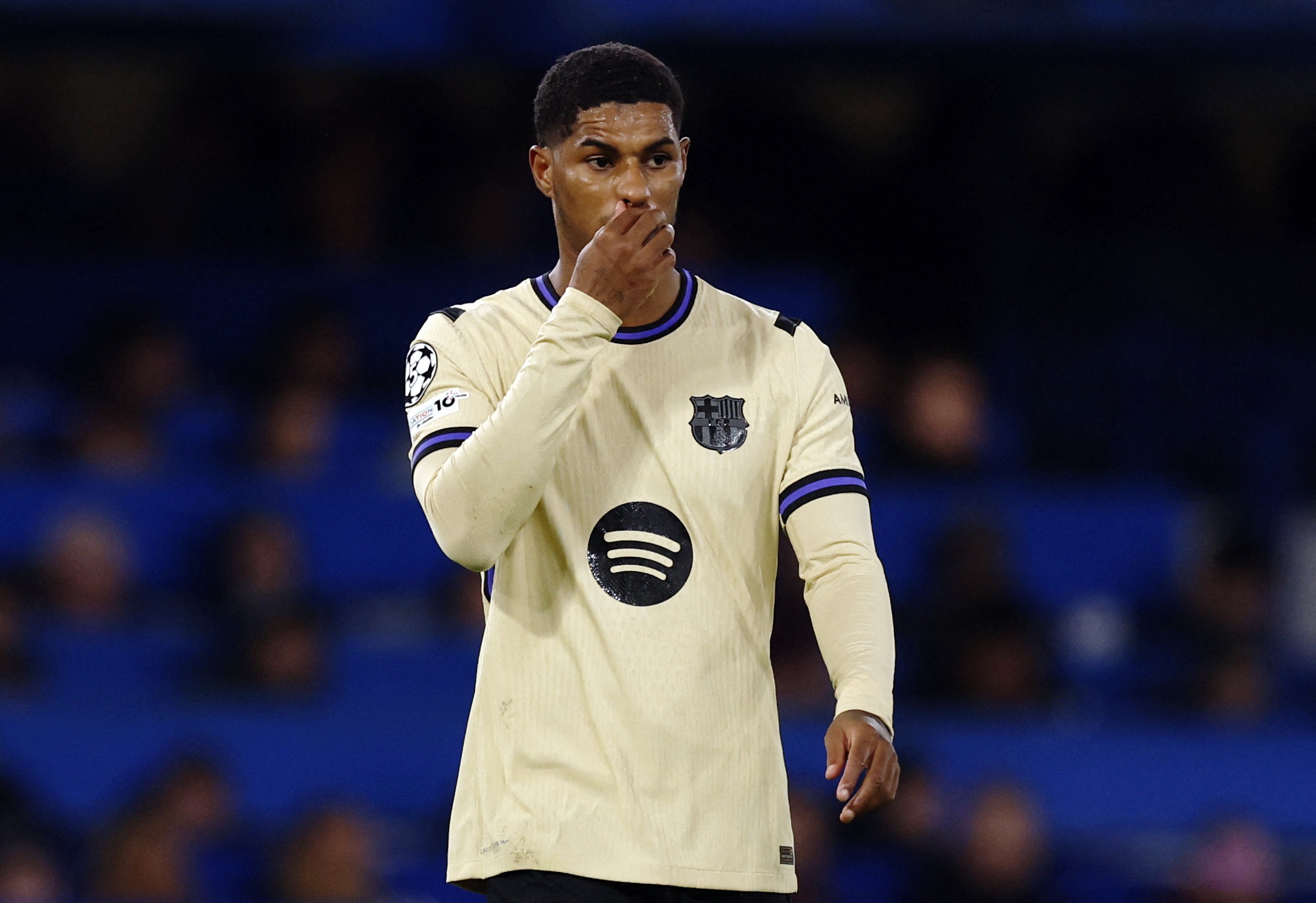 Barcelona lo nguyen hinh o Stamford Bridge hinh anh