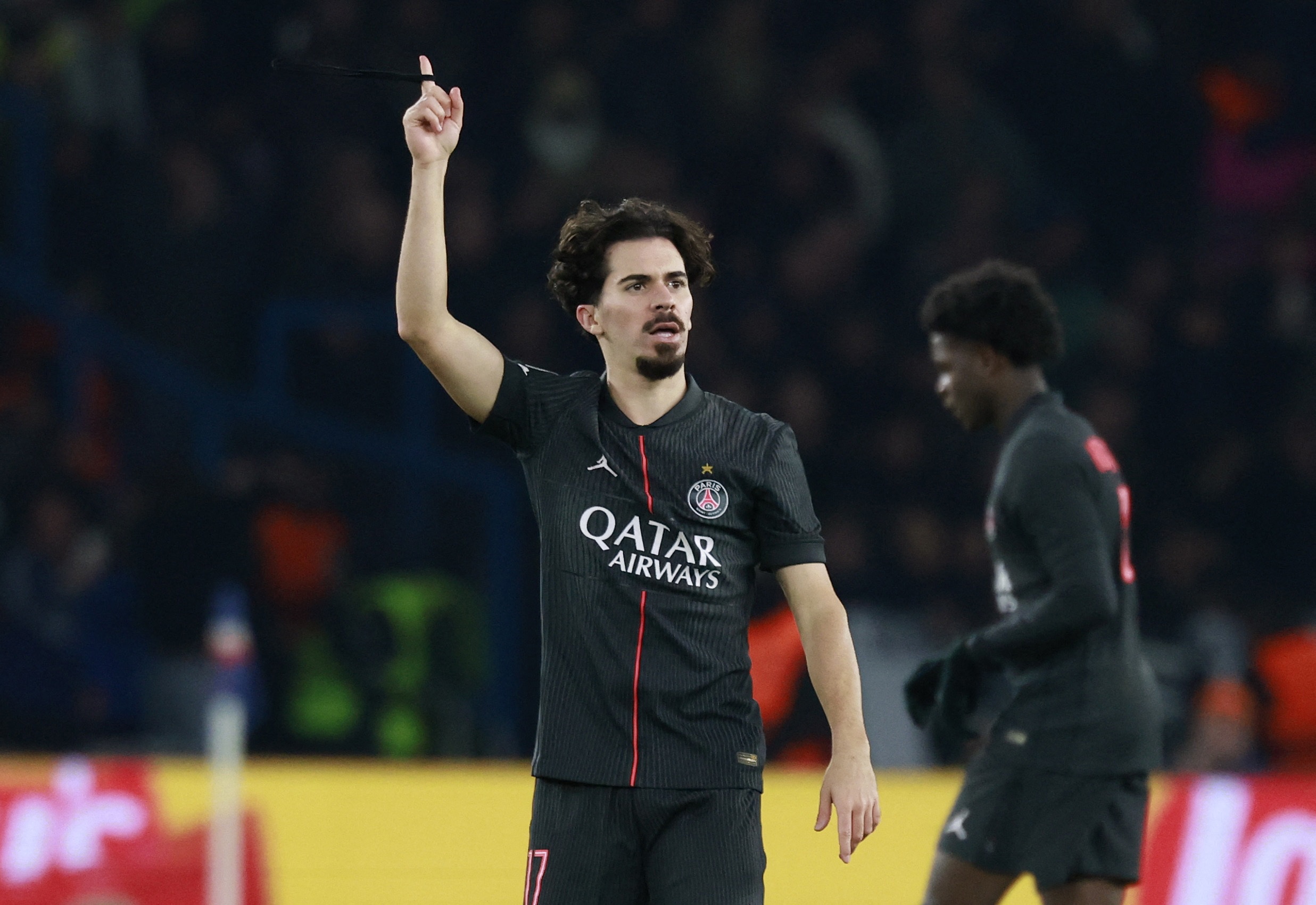 Hat-trick de doi cua Vitinha hinh anh