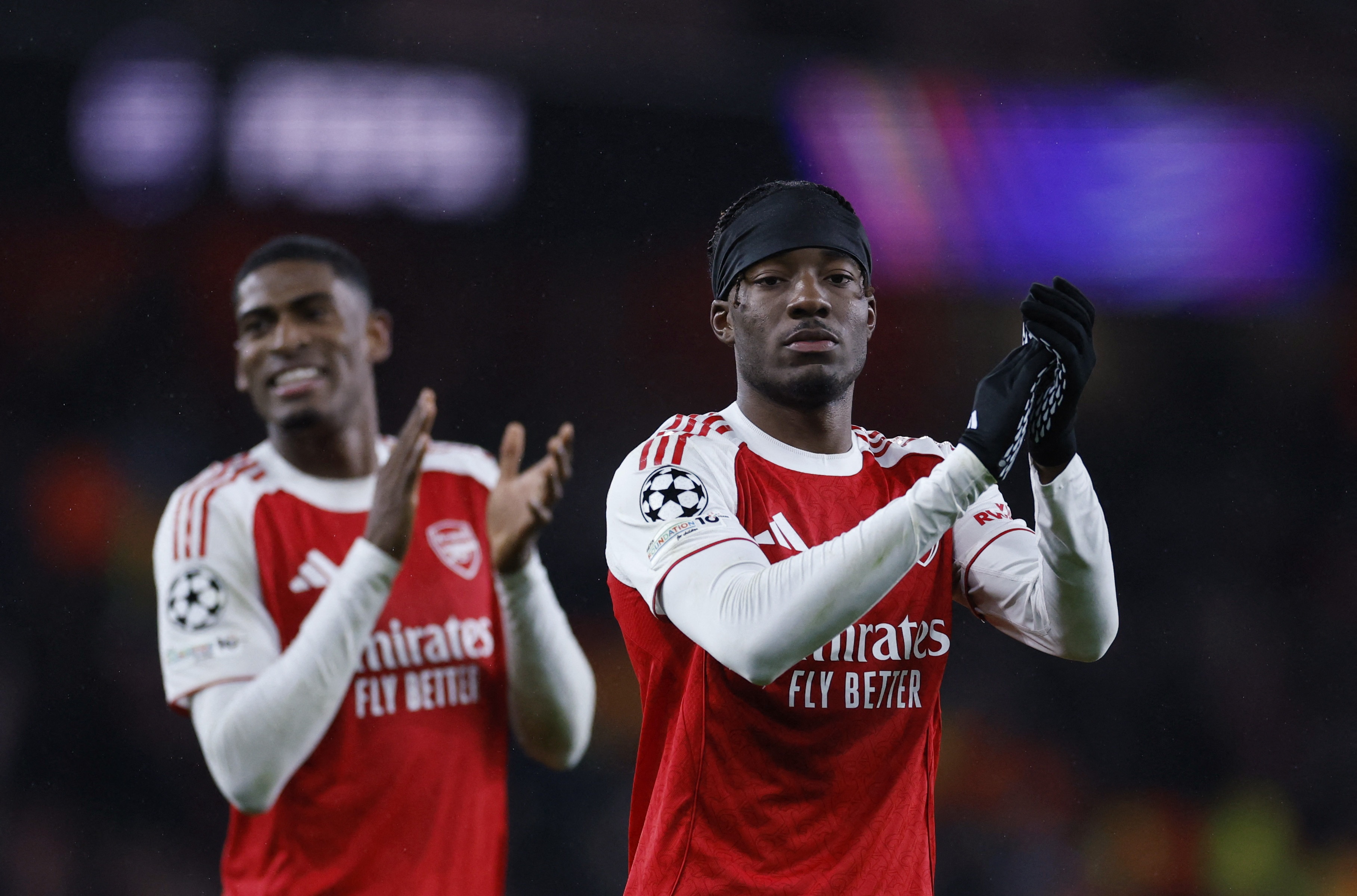 Doi dau tien gianh ve vao vong knock-out Champions League hinh anh