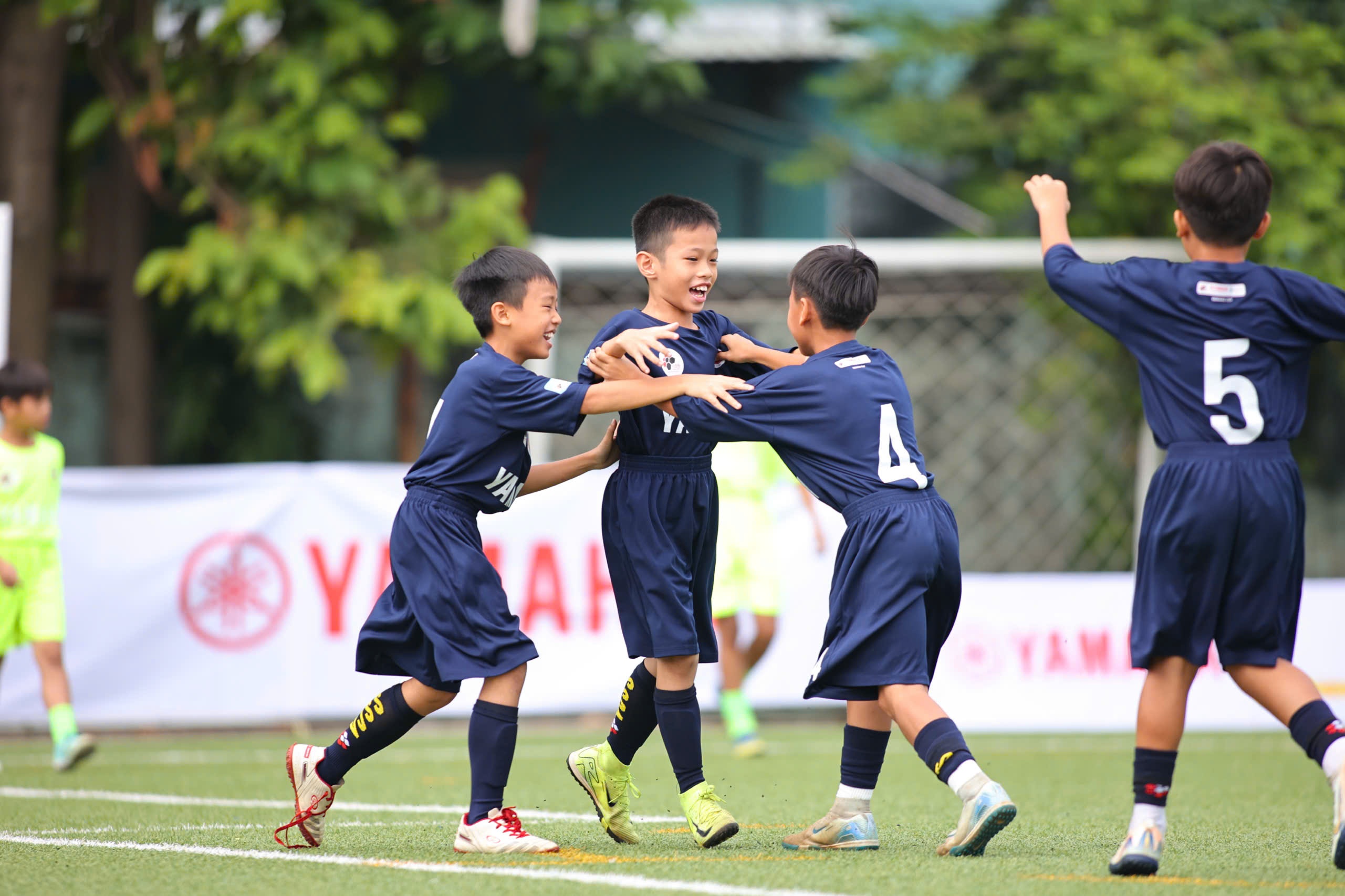Bong da hoc duong TP.HCM vao mua cao diem hinh anh