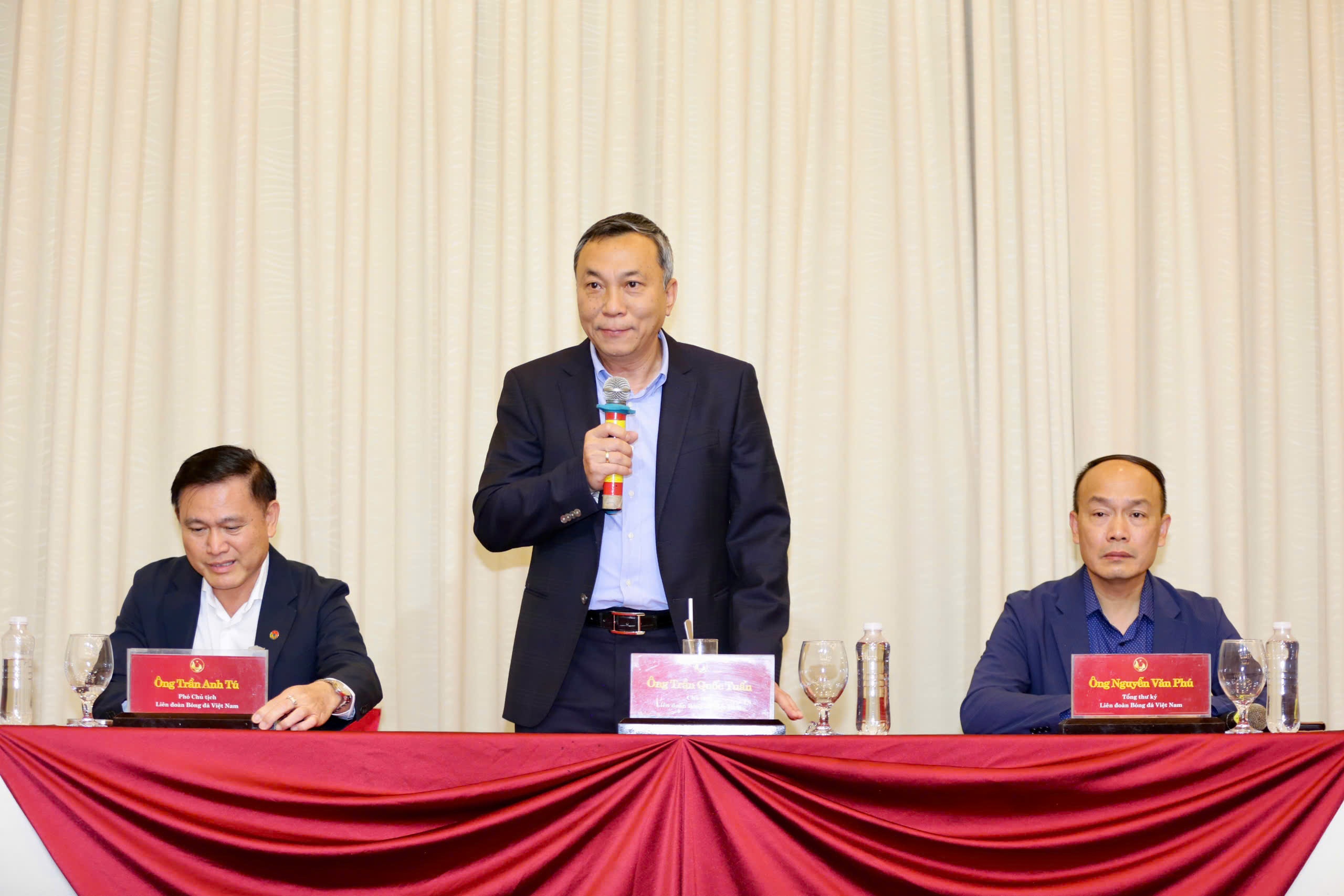 Bong da Viet Nam tong luc cho chien dich SEA Games 33 hinh anh