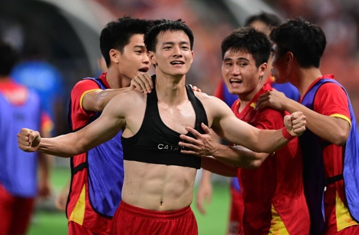 U22 Viet Nam gianh huy chuong vang trong dem Rajamangala huyen dieu hinh anh