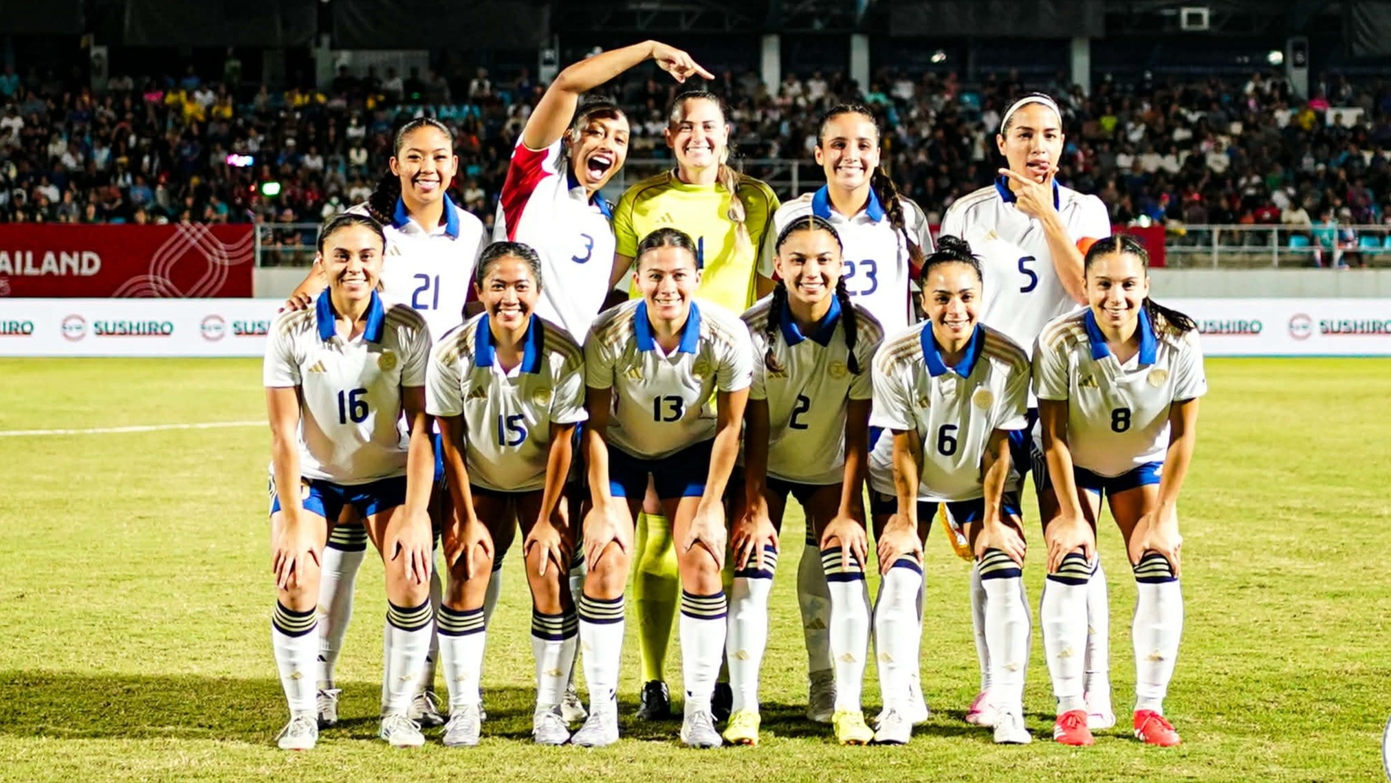 Philippines viet lai vi the bong da nu khu vuc hinh anh