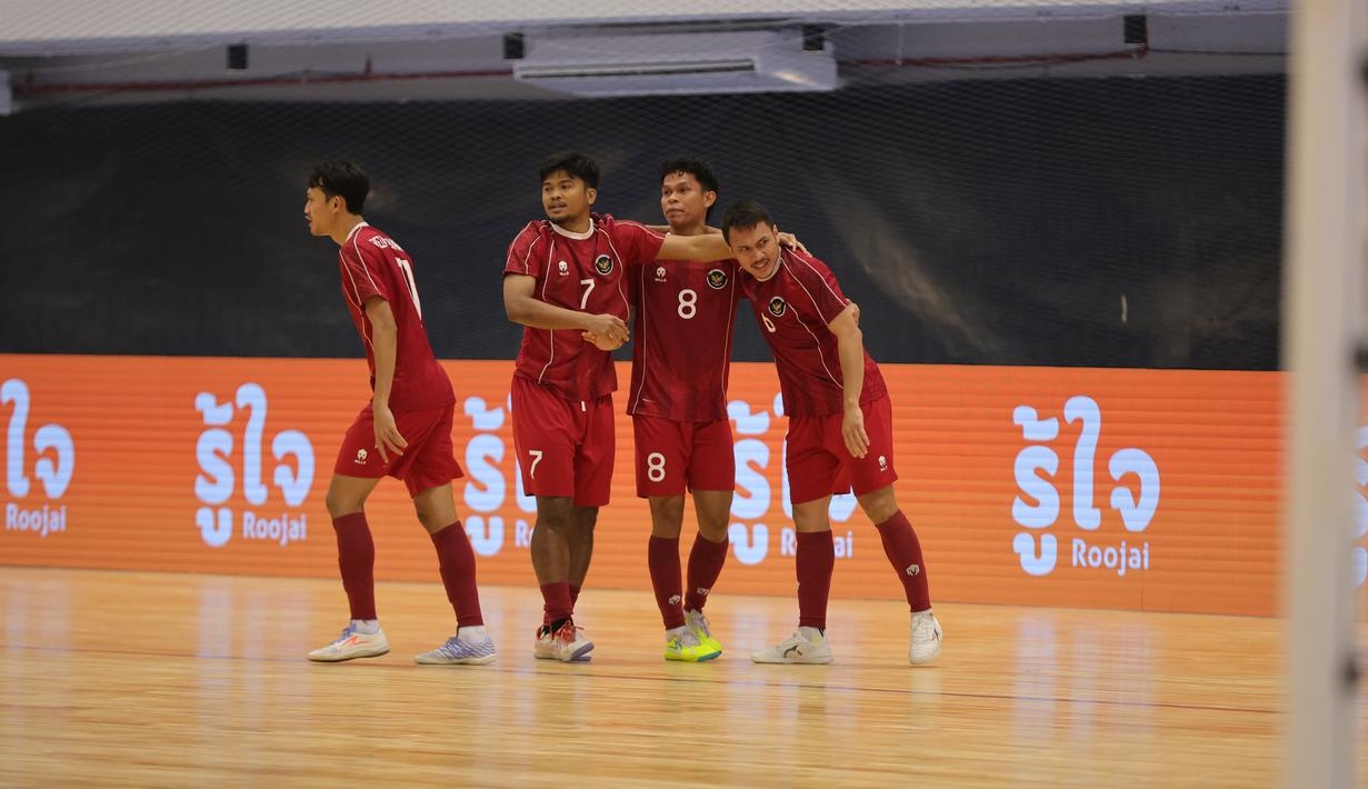 Truyen thong Indonesia phan khich khi gianh HCV futsal hinh anh